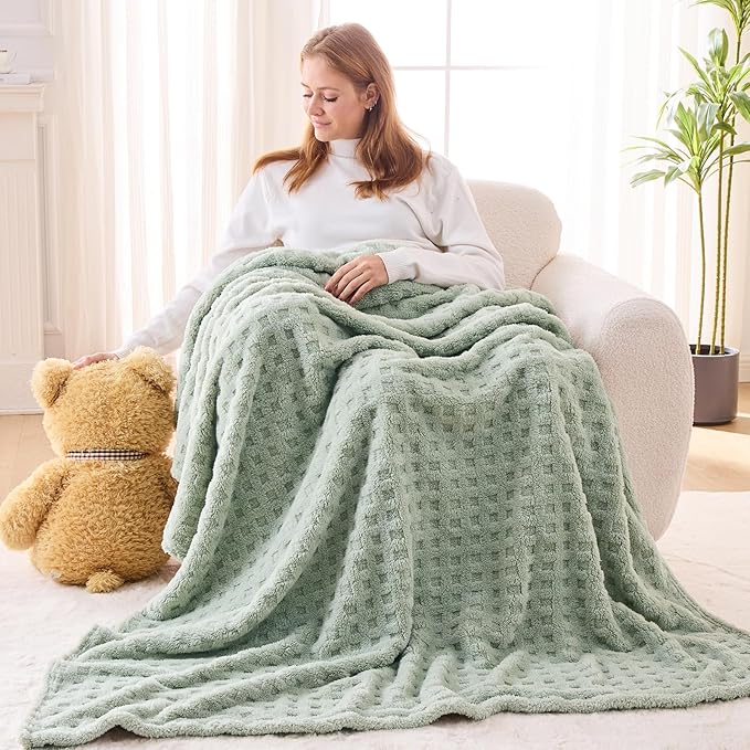 NEWCOSPLAY Super Soft Twin Blanket Green Premium Silky Flannel Fleece 3D Waffle Checkered Lightweight Bed Blanket All Season Use (Sage Green, Twin(60"x80"))