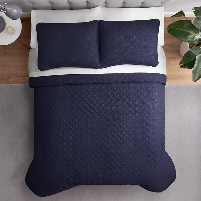 Serta ComfortSure Soft 3-Piece Full/Queen Quilt Bedding Set, Includes Bedspread/Coverlet and Pillow Shams, Bedding for All Seasons, Machine Washable, Navy