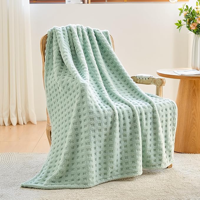NEWCOSPLAY Super Soft Queen Blanket Green Premium Silky Flannel Fleece 3D Waffle Checkered Lightweight Bed Blanket All Season Use (New Sage Green, Queen(90"x90"))