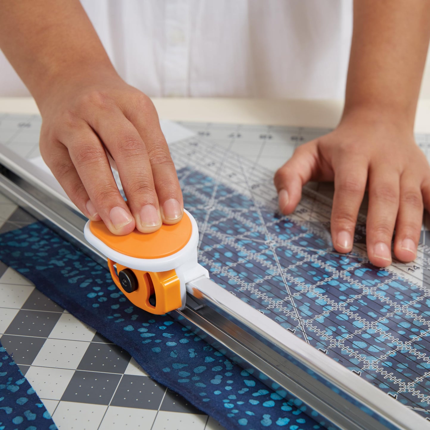 Fiskars Rotary Cutter and Ruler, Quilting Ruler, Rotary Cutter for Fabric, Built-In Measuring Grid & Spring-Action Blade, 24” x 6”, Gray/Clear