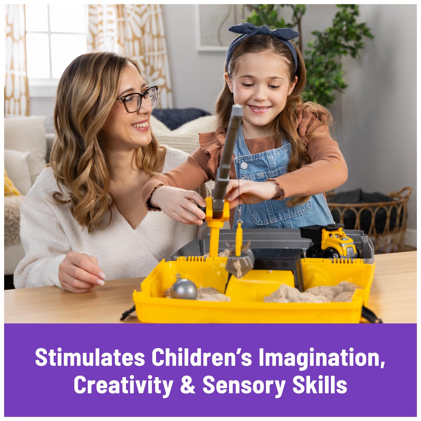 Kinetic Sand, Construction Site Folding Sandbox with 2lbs Play Sand & Toy Truck, Sensory Toys for Kids Ages 3 and up