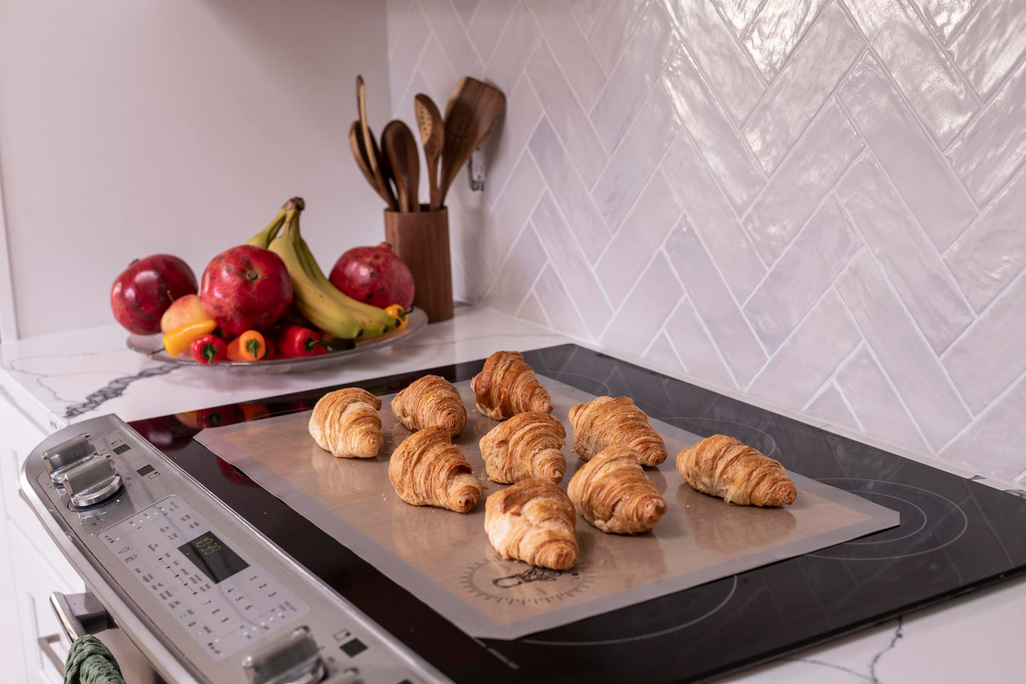 Silicone Baking Mats, Full size, Baking Sheet Liners, Pack of 2, Oven Safe, 16 x 24 inch (40x60 cm), Non-Stick, Silicone Baking Sheet Liner, Perfect For Baking Macarons Cookies And Cakes