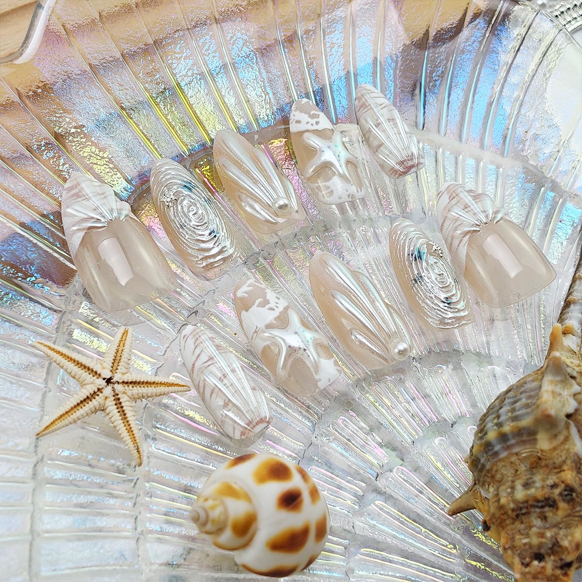 30Pcs Summer Press on Nails Medium Almond Glue on Nails French Tip Fake Nails with 3D Pearl Seashell Design French Beach Acrylic Nails Cute Starfish False Nails White Ocean Stick on Nails for Women