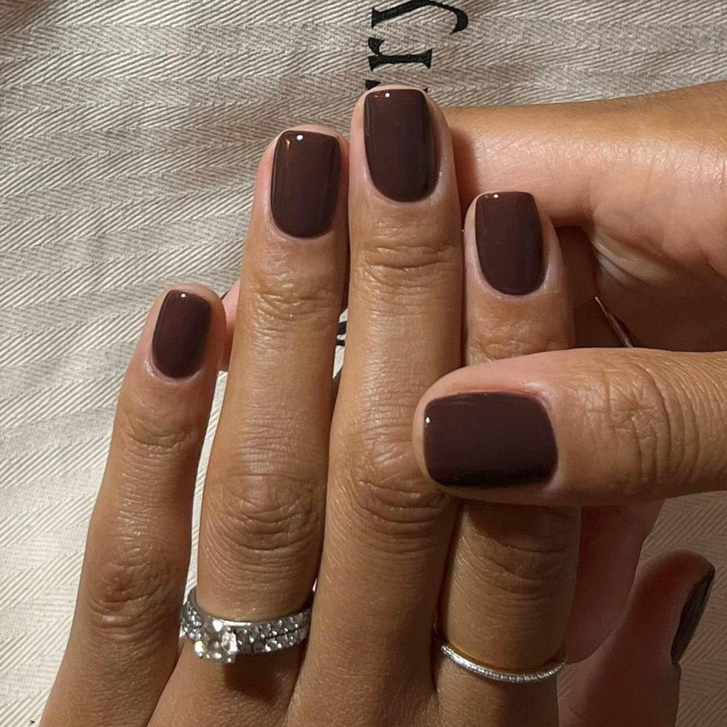 KQueenest Brown Press on Nails Short Square, Glossy Short Fake Nails Press ons, Dark Coffee Acrylic Nails Press on, Natural Fit False Nails Set, Small Stick on Nails for Women Fall Winter 24 Pcs
