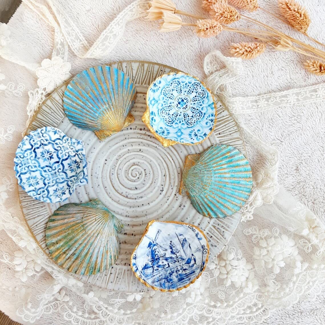 SEAJIAYI 30 PCS Scallop Shells 2-3 Inch Natural White Sea Shells from Sea Beach for DIY Craft Home Décor(6-8 cm)