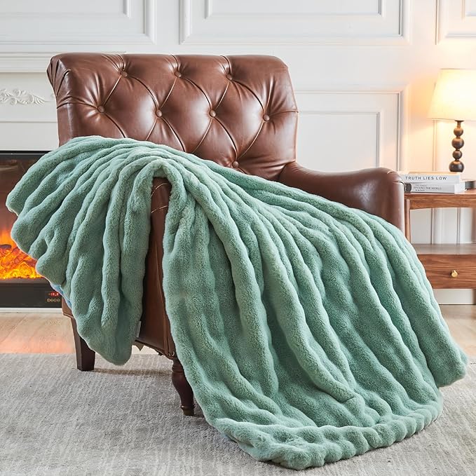 NEWCOSPLAY Faux Fur Twin Blanket Sage Green Bubble Blanket Thick Warm Soft for Couch Sofa Bed 550GSM (New Sage Green, Twin(60"x80"))