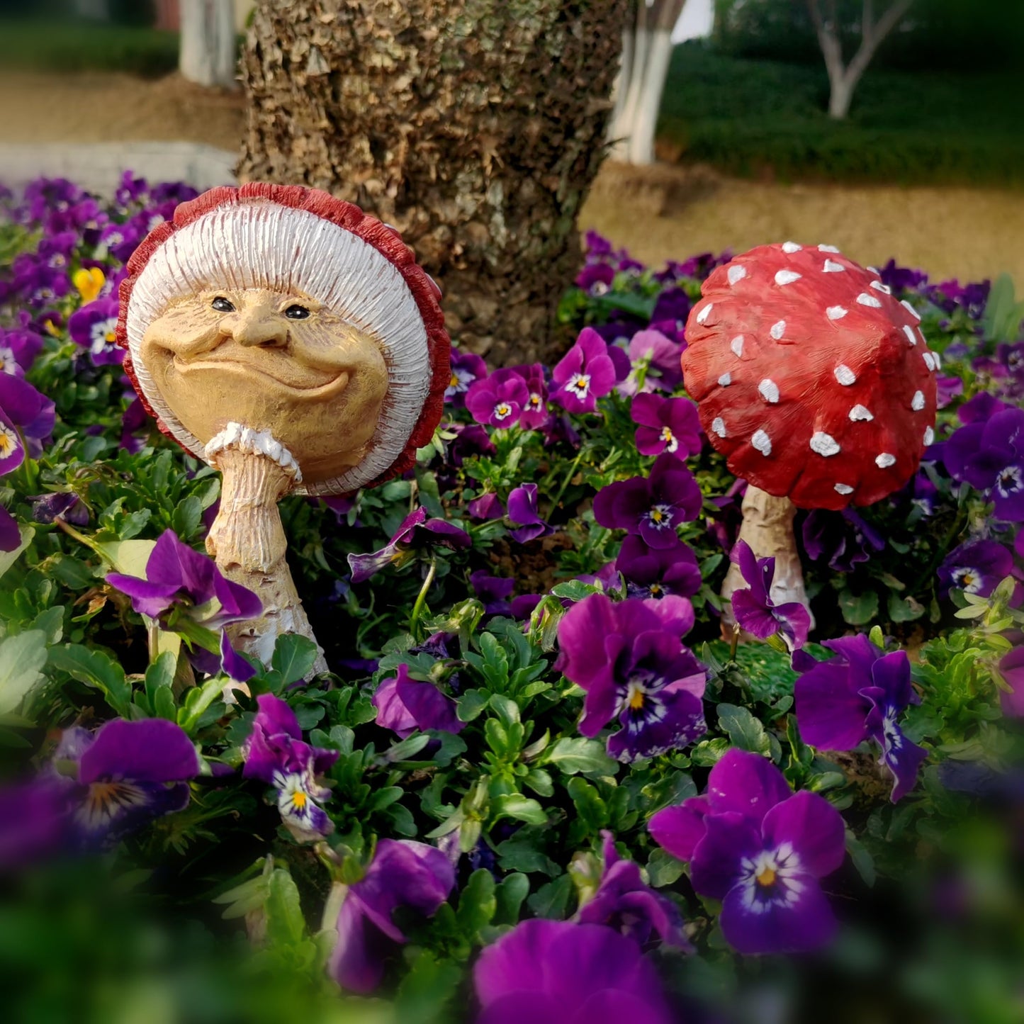 MOLMH Weird Garden Decor for Outside Charming Magic Witch Mushroom Statue, Perfect for Outdoor Statues and Celebrations, Weatherproof Resin Sculpture Garden Decorations