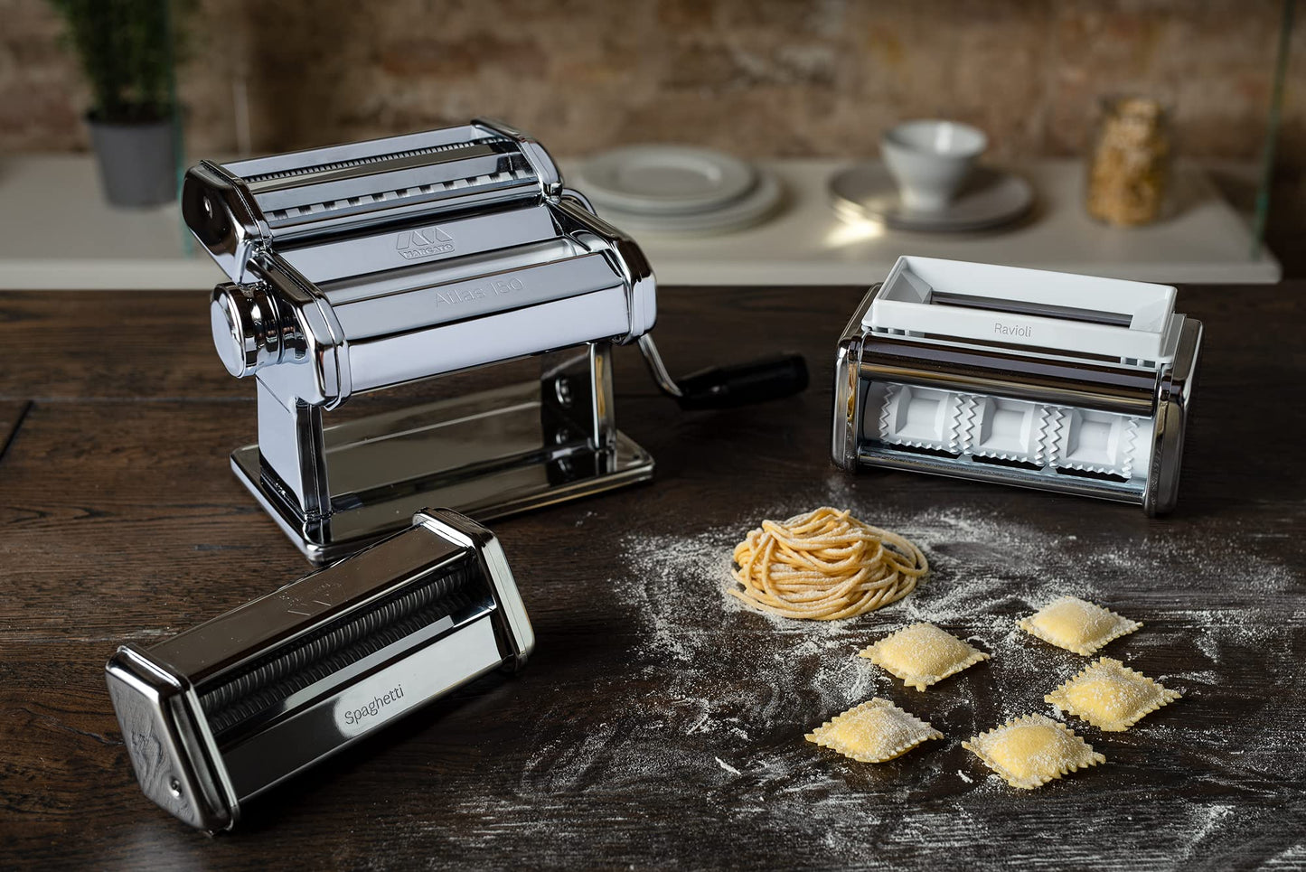 MARCATO Made in Italy PASTASET Pasta Machine Gift Set, Chrome Steel. Includes Atlas 150 Pasta Machine, Ravioli & Spaghetti Attachments.