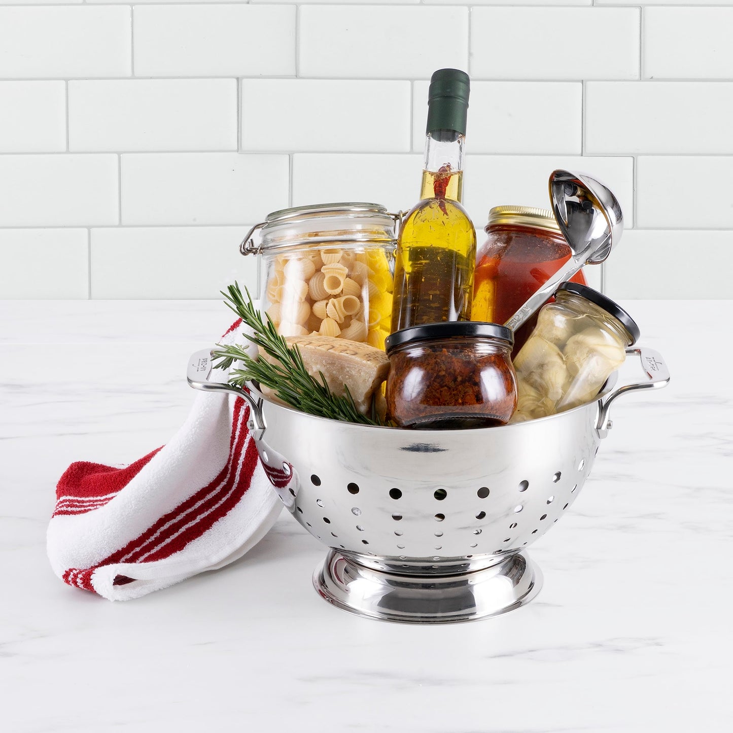 All-Clad Tools and Accessories Stainless Steel Colander 5 Quart Strainer, Pasta Strainer with Handle, Pots and Pans Silver