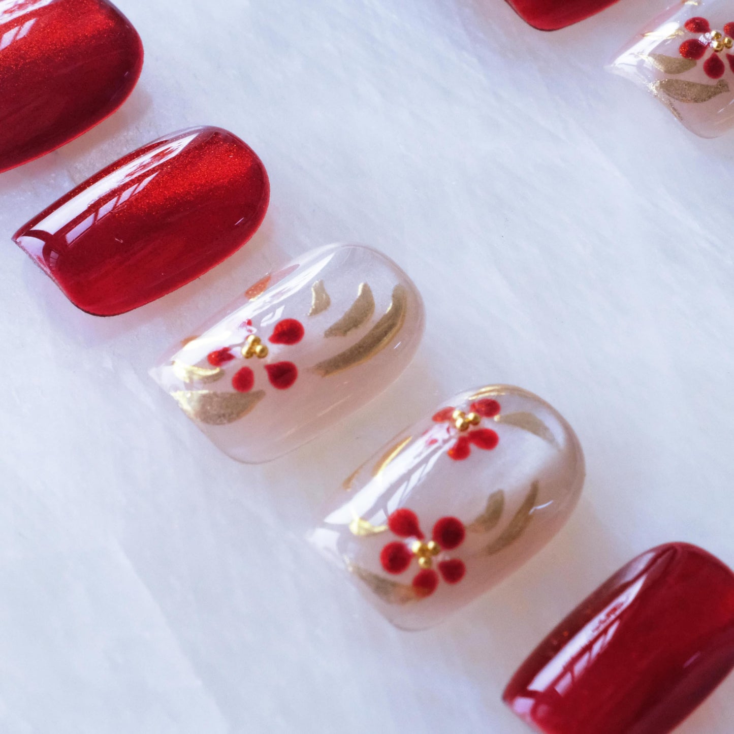 GLORS Press on Nails, Red Plum Embroidery Cat Eye False Nails with Gold Floral Design, Short Square Shape, 10 Pieces (XS, SS)