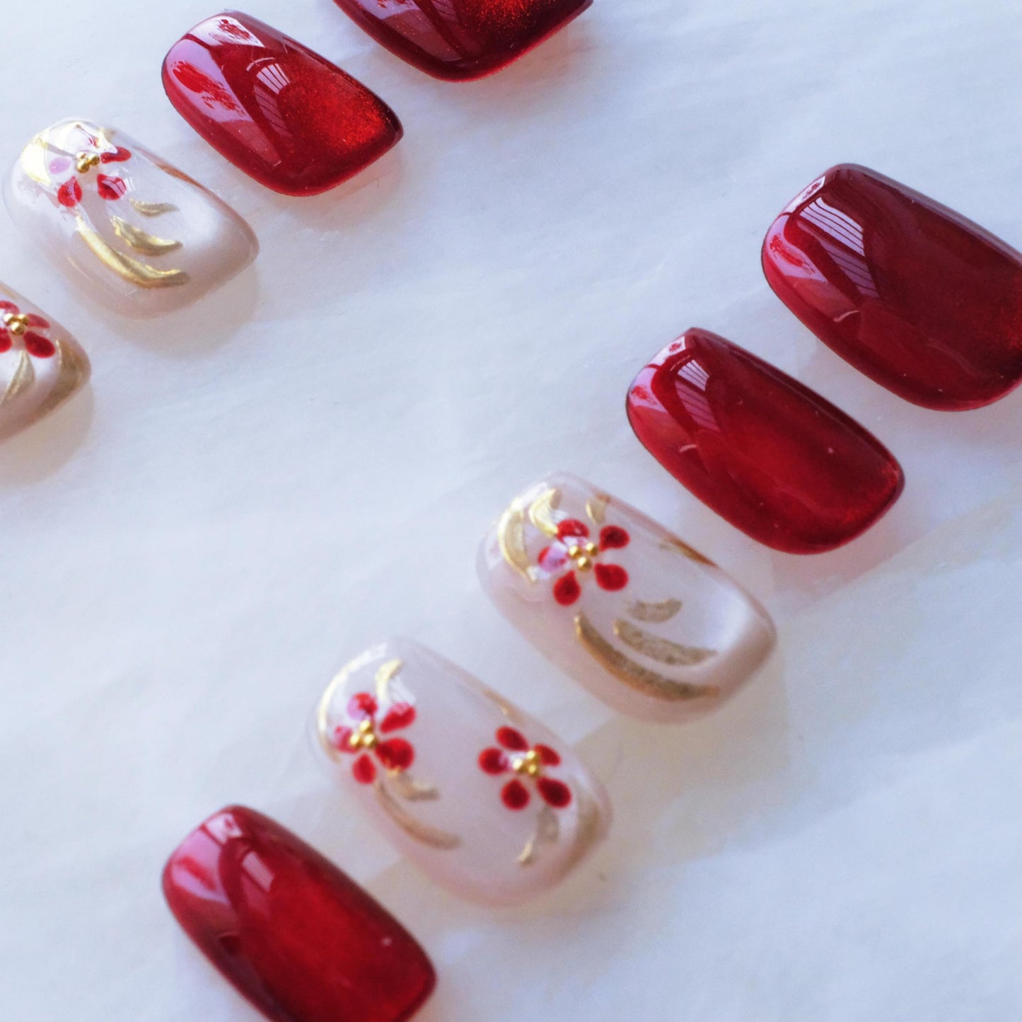 GLORS Press on Nails, Red Plum Embroidery Cat Eye False Nails with Gold Floral Design, Short Square Shape, 10 Pieces (Small, SS)