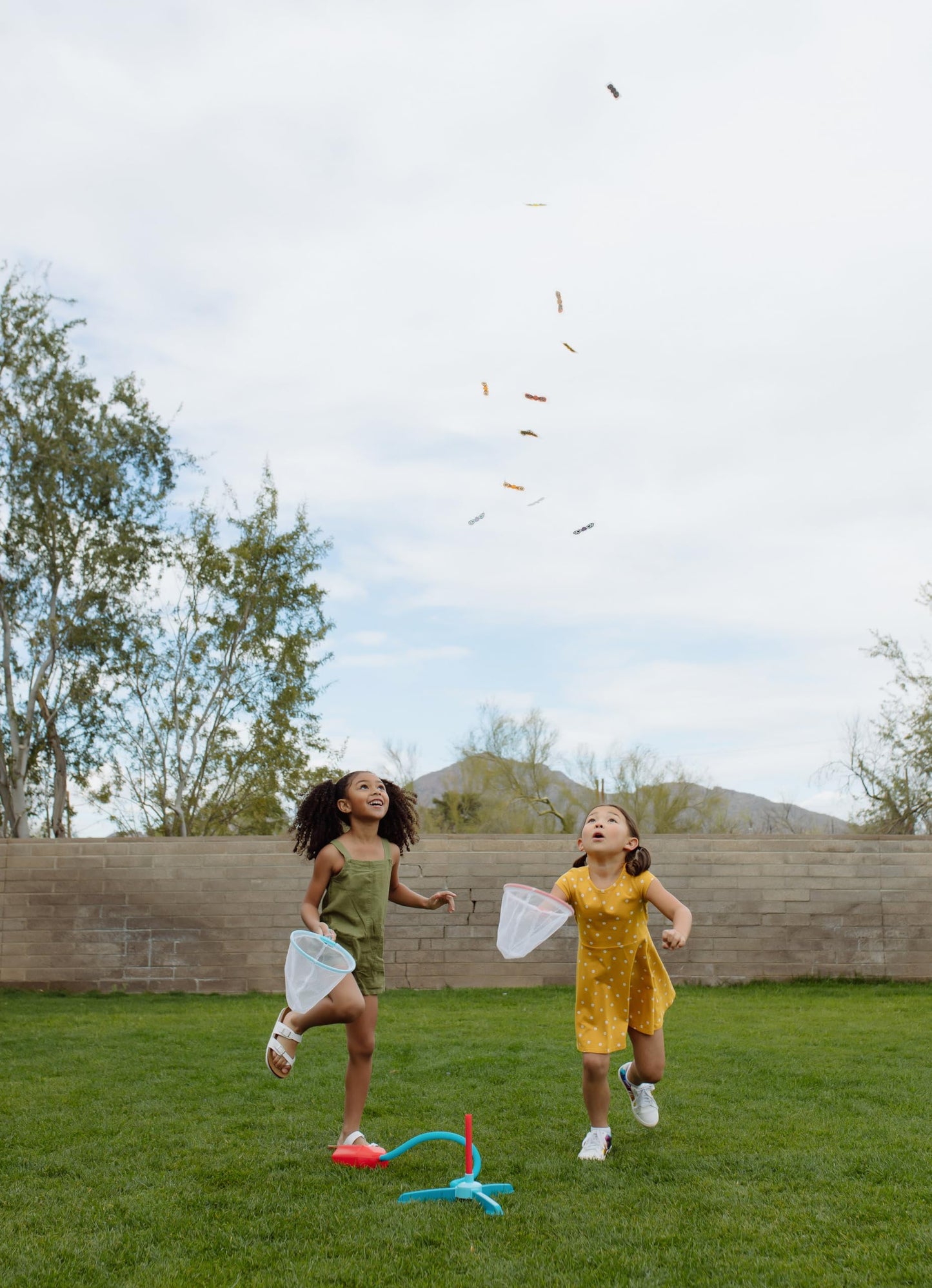 Chuckle & Roar - Sky-High Flutterflies - Outdoor - Competitive Launcher Butterfly Catching Game - Nets Included - Great for Active Kids - Ages 4 and Up