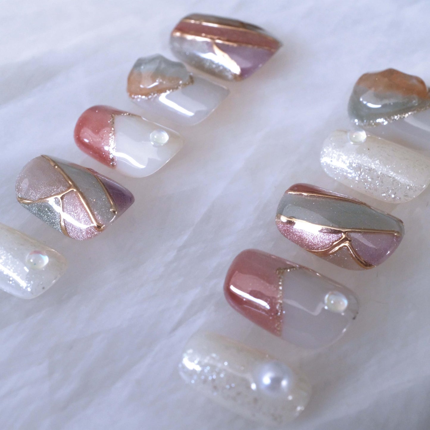 Handmade Geometric Cat Eye Press on Nails, Short Square Gel Fake Nails with Colorful Design, 10 Pieces (Medium Size, SS)