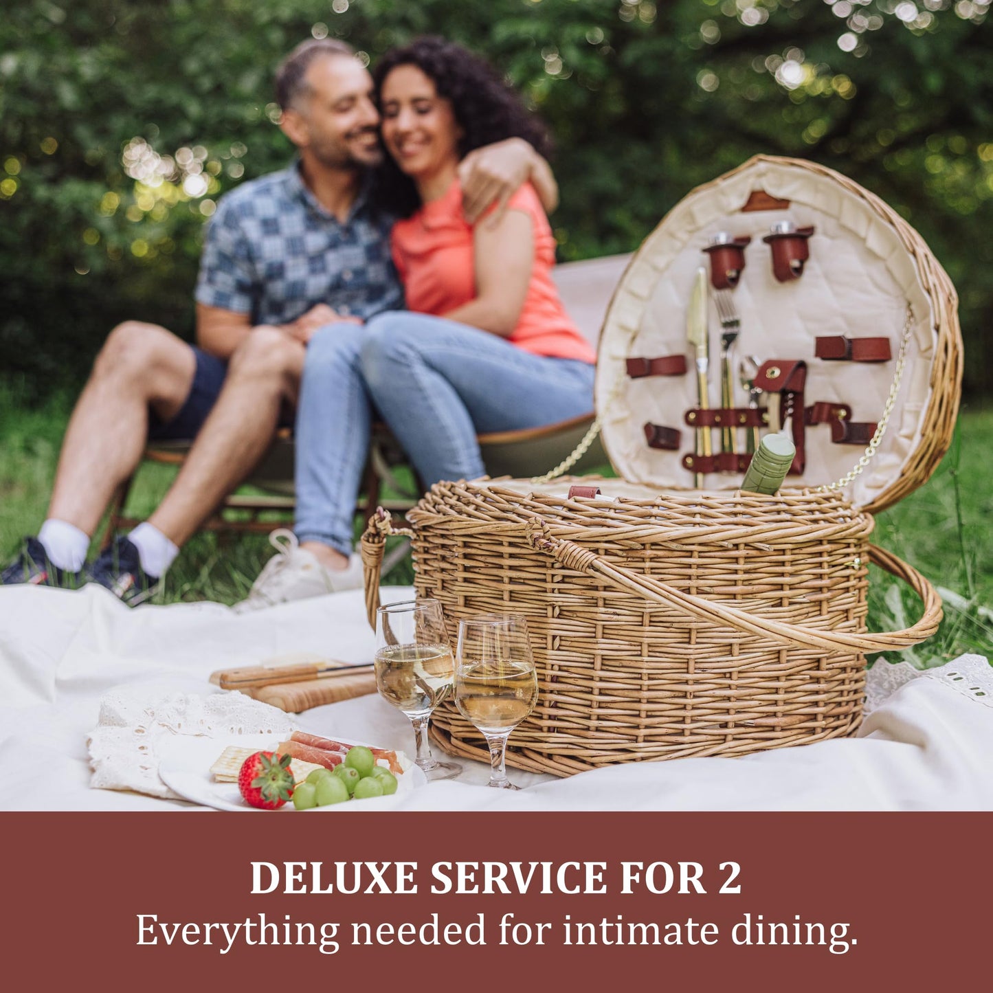PICNIC TIME Heart Picnic Basket for 2, Wicker Basket with Handle, Complete Deluxe Service for Two, Handwoven and Sturdy Willow Constructed with Fully-lined interior and Accessories, (Antique White)