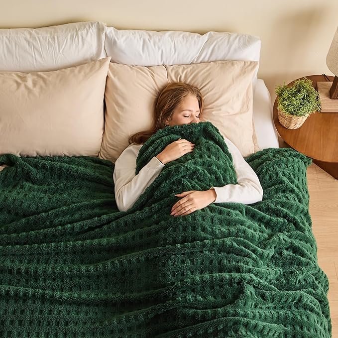 NEWCOSPLAY Super Soft Queen Blanket Green Premium Silky Flannel Fleece 3D Waffle Checkered Lightweight Bed Blanket All Season Use (Dark Green, Queen(90"x90"))