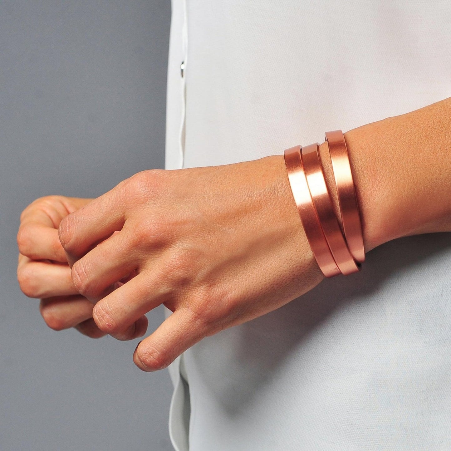 Earth Therapy Pure Copper Shiny Minimalist Bracelet – Adustable Unisex Sport Band with Ultra Strength Magnets