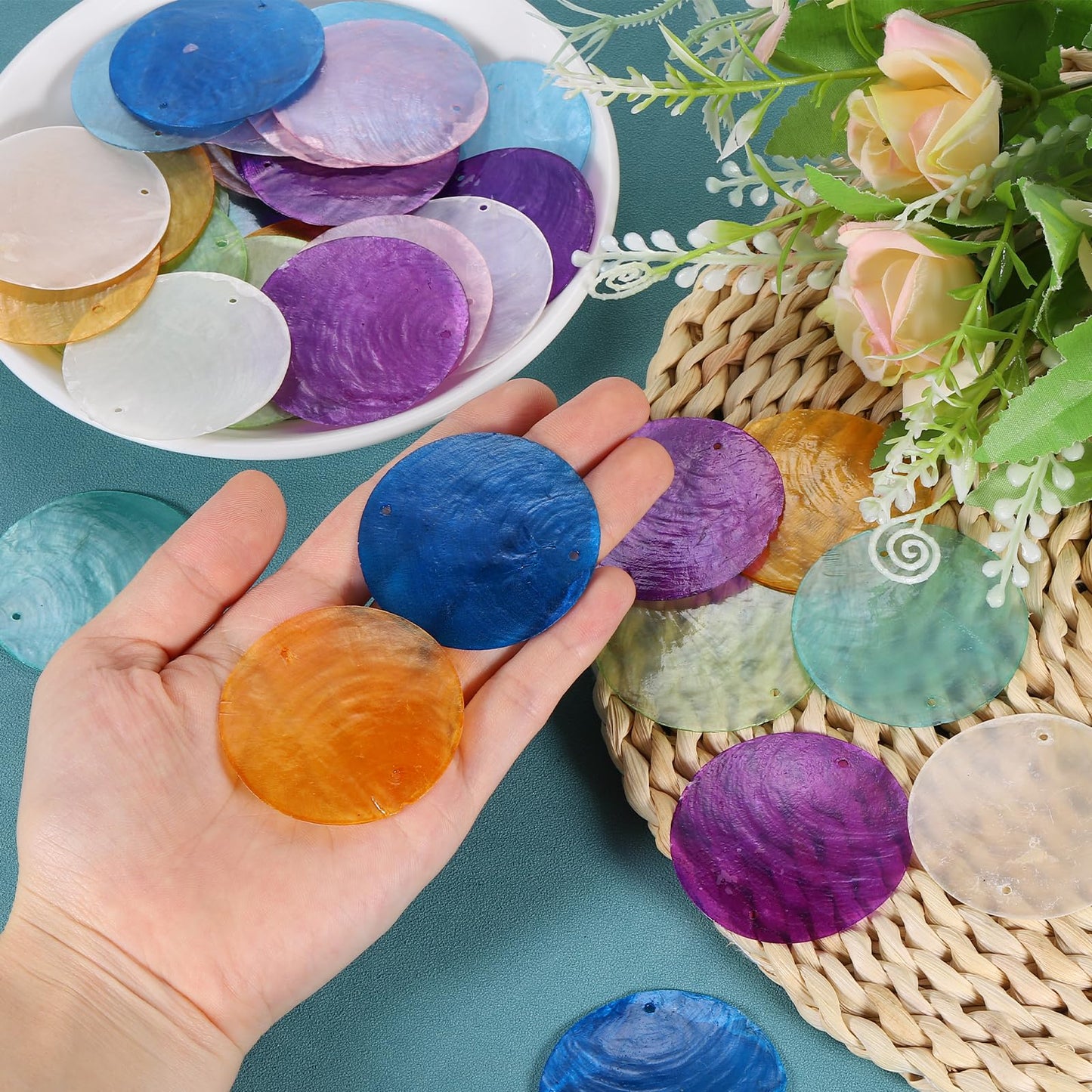 uxcell 120Pcs Capiz Shells 2" Round Natural Shells with 2 Holes for Seashell Wind Chimes Curtain Shell Garland DIY Craft Wedding Home, Light Blue