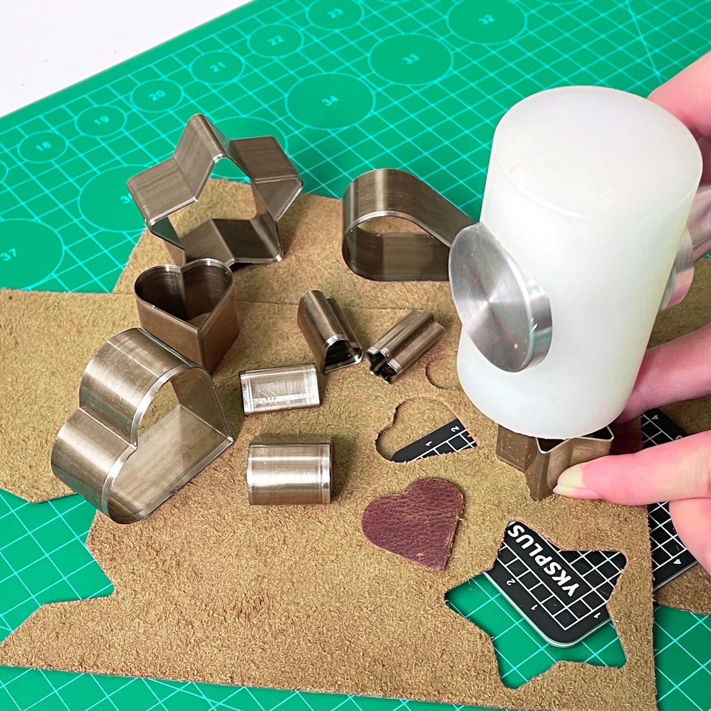 YKSPLUSK 9 Pcs Leather Hole Cutter Set, 9 Sizes Teardrop Shaped Cutting Dies Tool, Cutting Mold Punching Die Set for DIY Craft, Leather Cutter Hollow Punching with Box