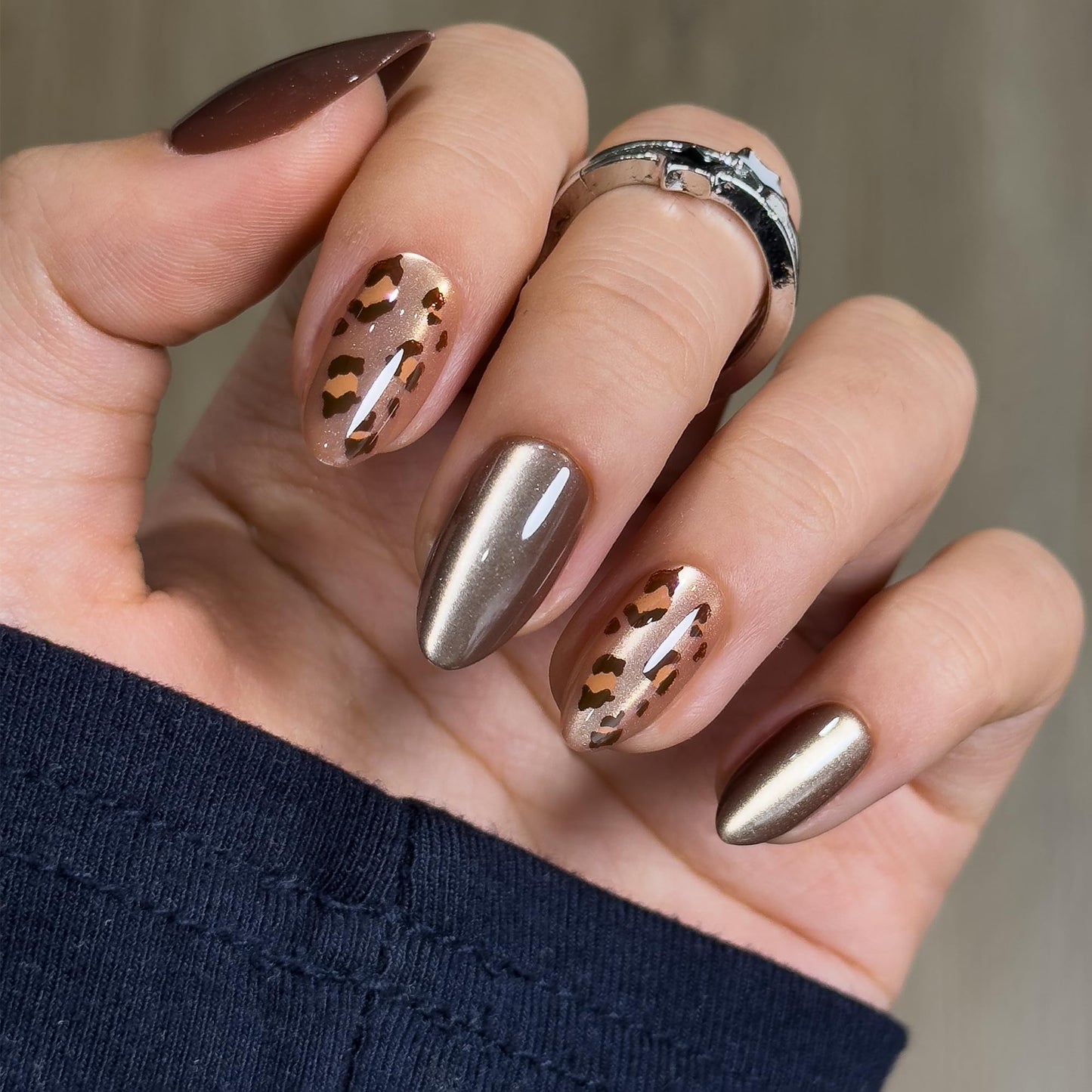 CurvLife Press On Nails Medium Almond – Bronze Brown Metallic Leopard Fake Nails, Reusable Soft Gel Glue On Nails with Adhesive Tabs, Natural Fit, Salon Quality for Women