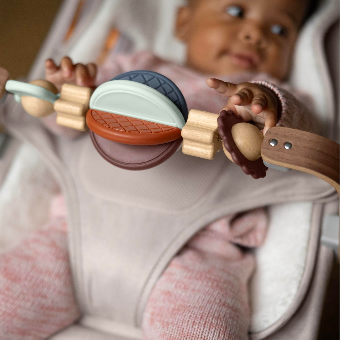 UPPAbaby Mira Wonder Wheel Toy Bar/Easily Attaches to Baby Bouncer/Sensory Entertainment