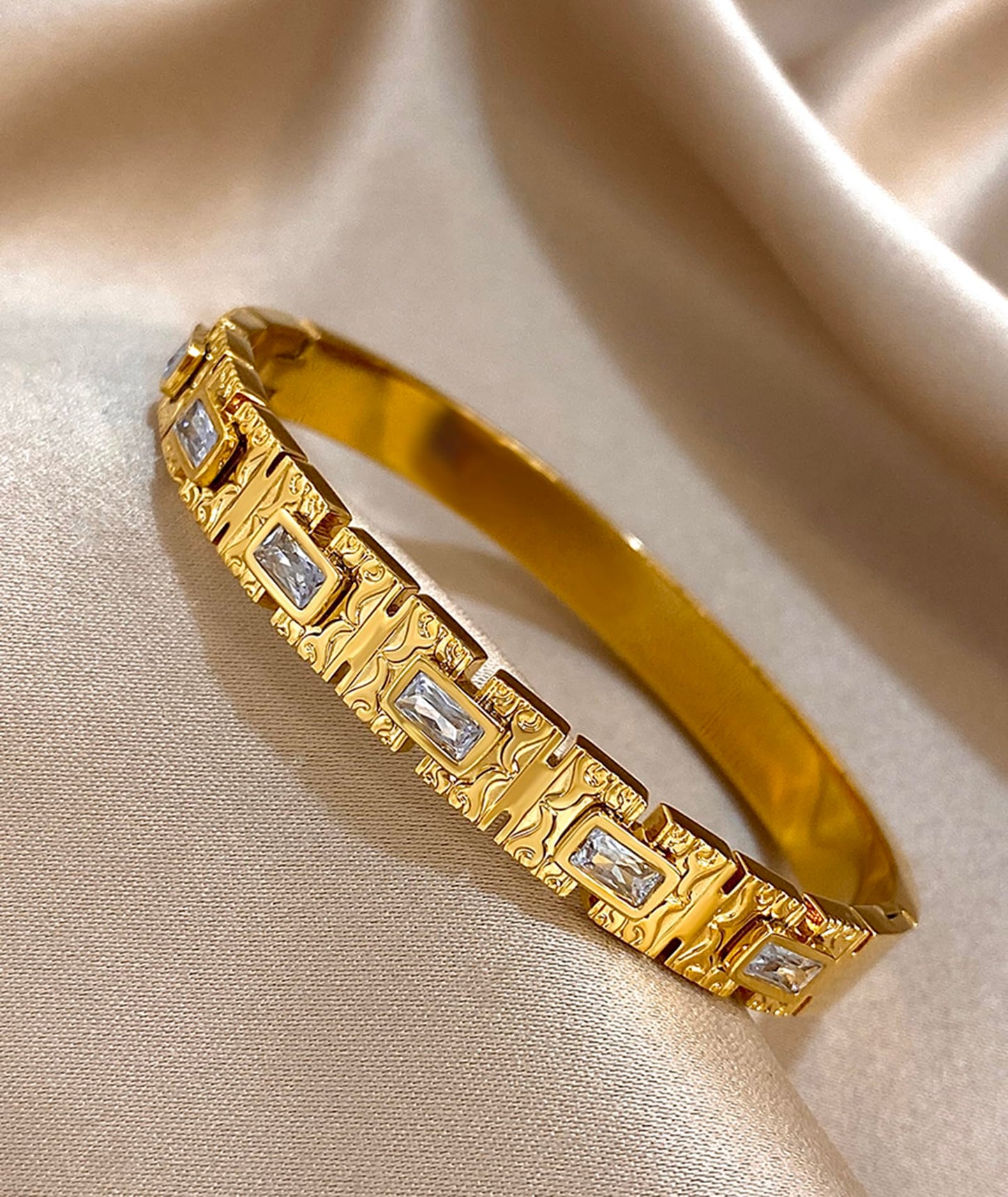 hotoo Vintage Gold Bangle Bracelets for Women Stackable Clear Beaded Cuff Bracelet Christmas