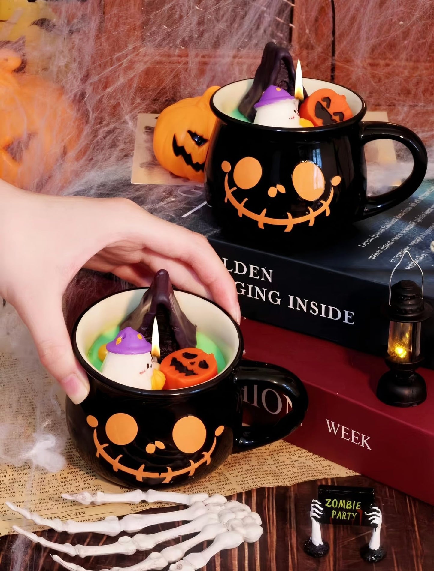EAKE Halloween Ghost Mug Scented Candle - Black Novelty Cup with Ghost & Pumpkin Designs, White Peach Oolong Scent, Soy & Beeswax Blend, 30-Hour Burn, Novelty Spooky Gift for Halloween, Birthday
