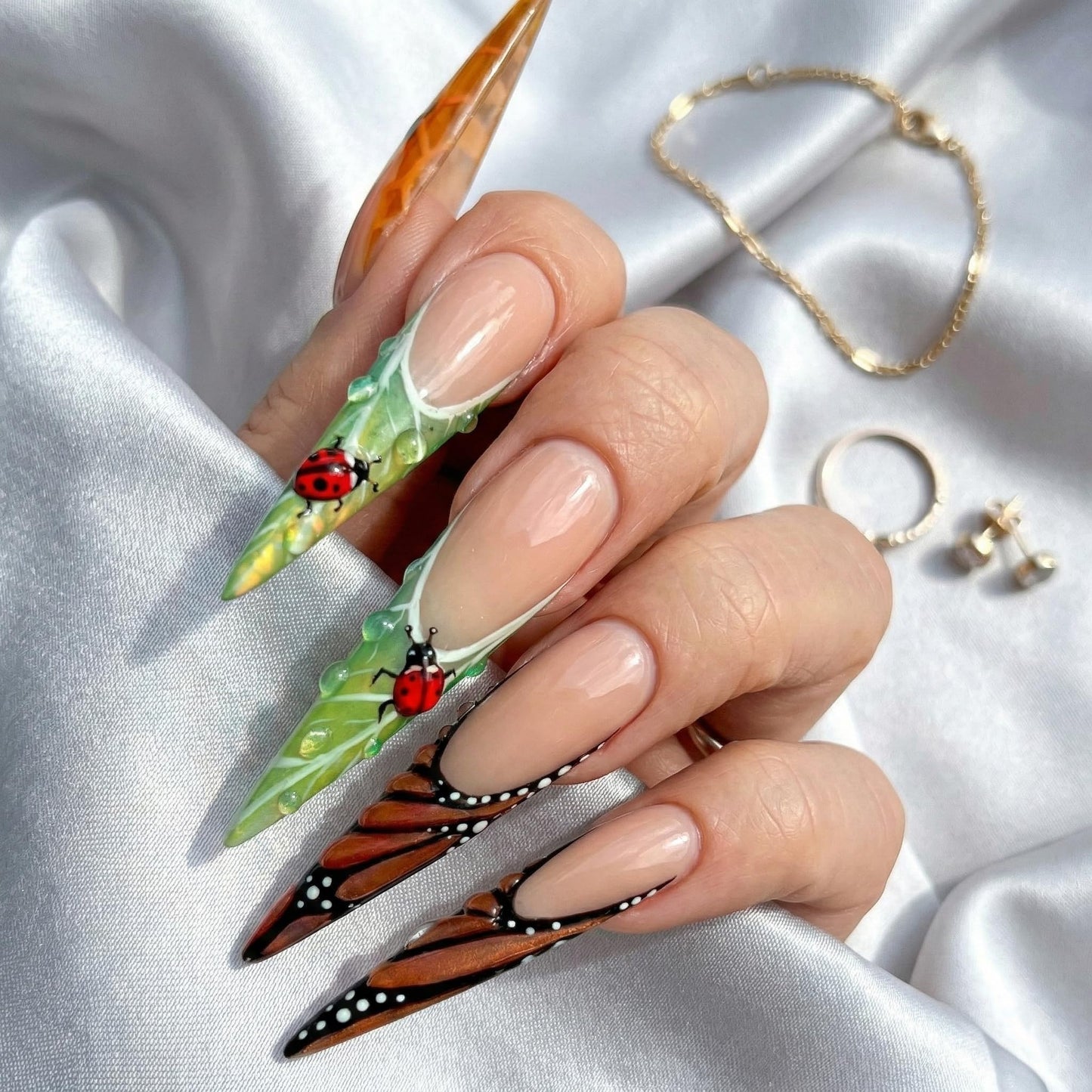 Long Press on Nails Stiletto Fake Nails Green Acrylic Nail Press ons Seeneey Brown Butterfly Designs Stick on Nail for Women 24pcs