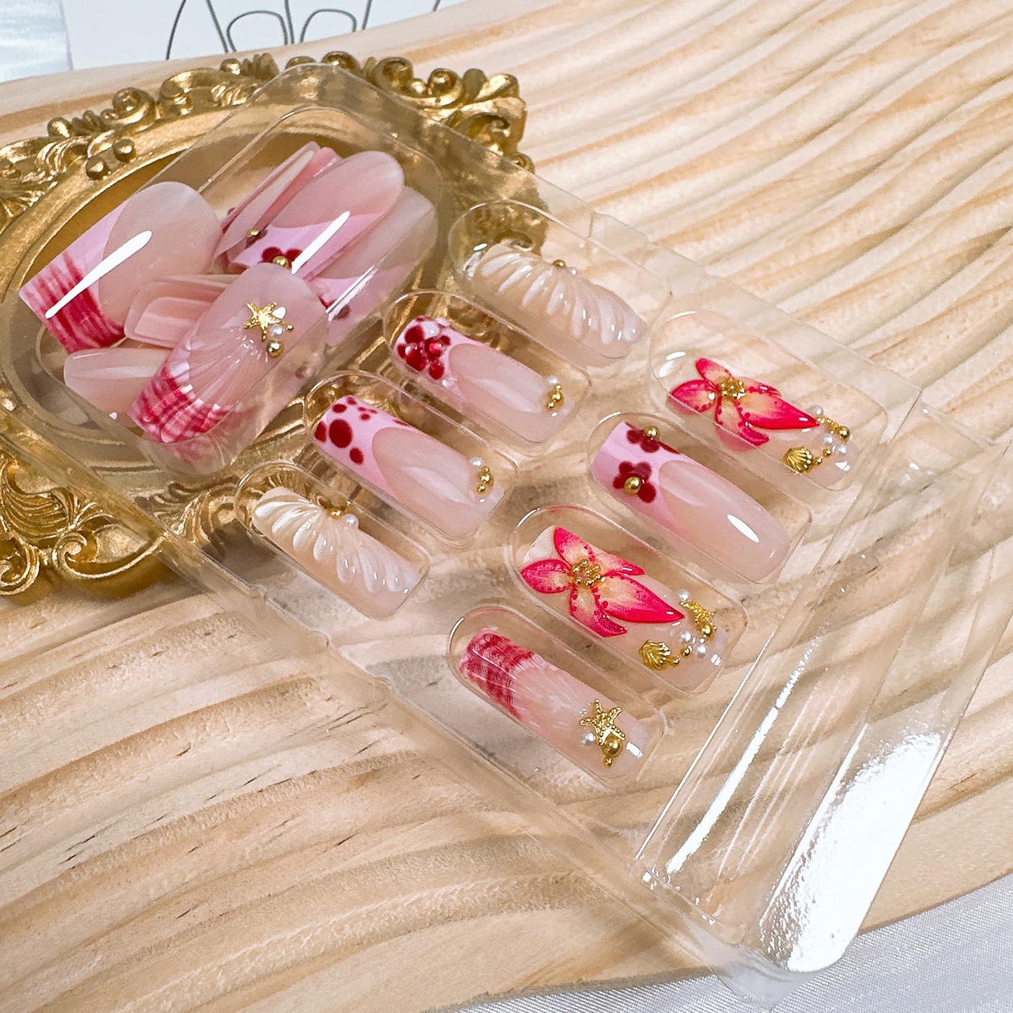 24Pcs Summer Press on Nails Medium Square Fake Nails with Pearl Rhinestones Designs Gold Starfish Seashell Glue on Nails 3D Flower Acrylic Nails Beach False Nail French Tip Stick on Nail for Women