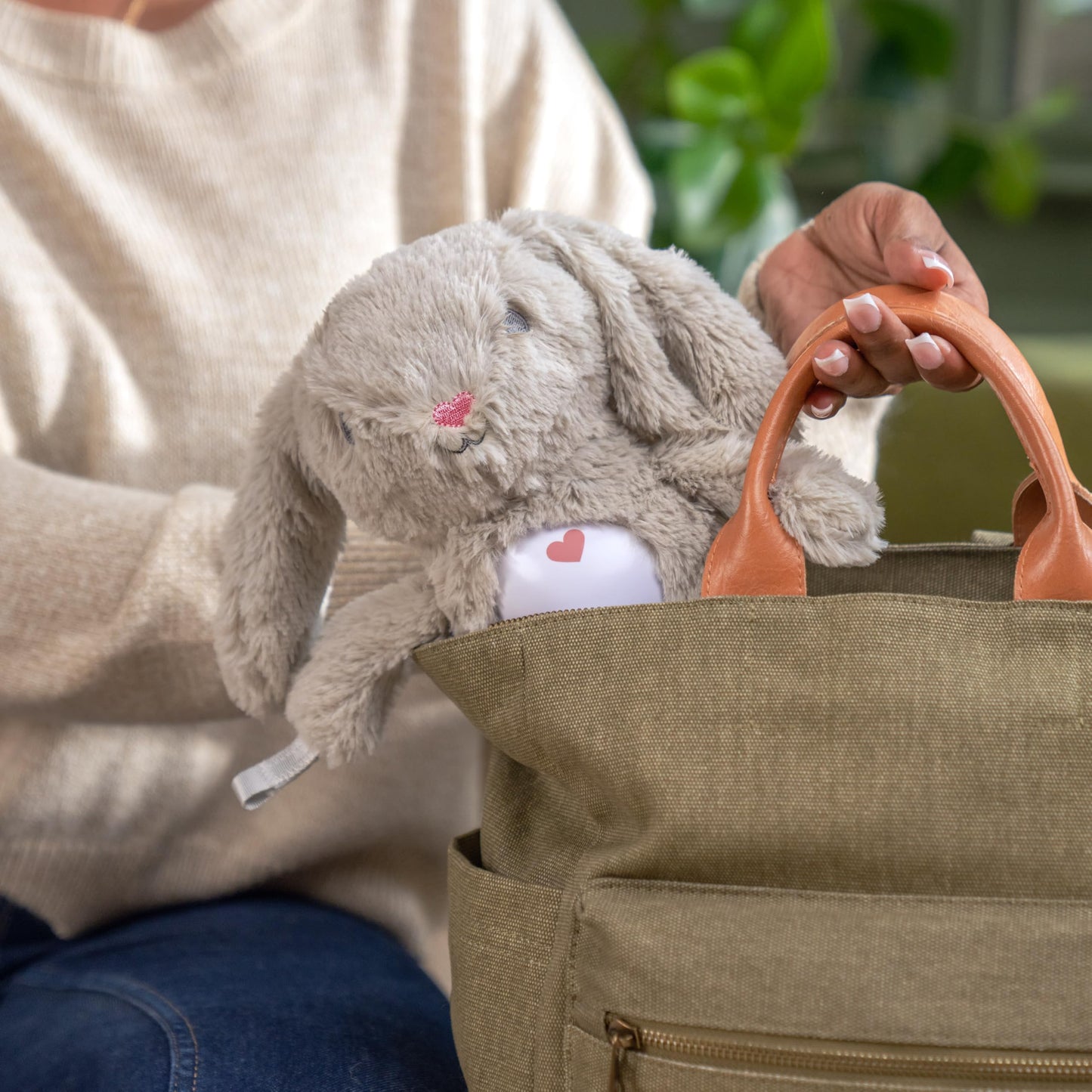 Ingenuity Sylvi Cuddle Pal Daytime Baby Soother, Cry Activated, 8 Soothing Songs, 0+M - Plush Bunny