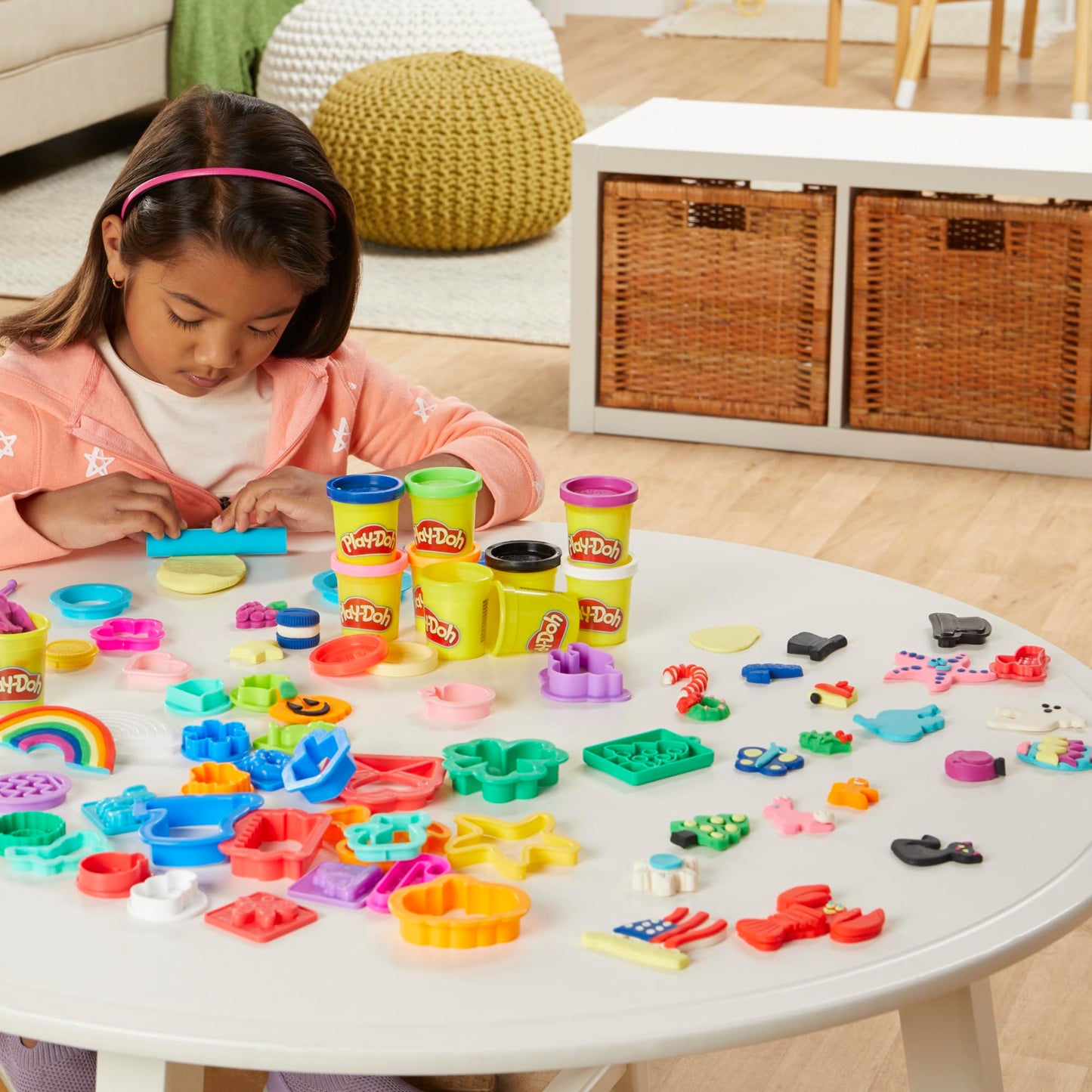 Play-Doh Holiday Set of Tools, 43 Accessories & 10 Modeling Compound Colors, Kids Toys, Holiday Arts and Crafts for Kids 3+ (Amazon Exclusive)