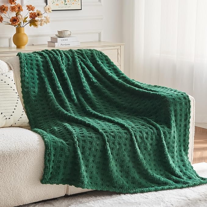 NEWCOSPLAY Super Soft Twin Blanket Green Premium Silky Flannel Fleece 3D Waffle Checkered Lightweight Bed Blanket All Season Use (Dark Green, Twin(60"x80"))