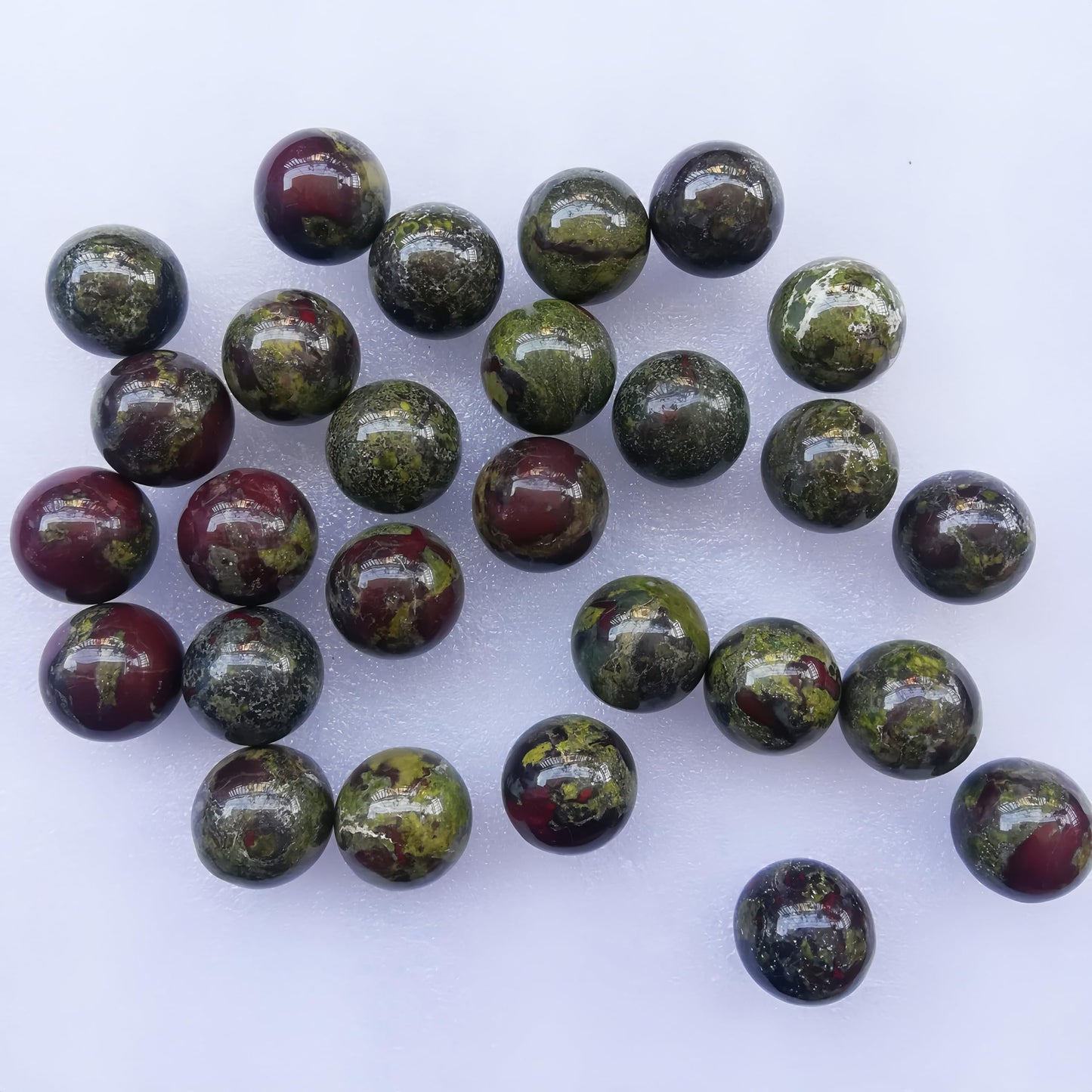 Sunshcat Natural Dragon Blood Jasper 0.78 Inchs Crystals and Healing Stone Ball Set,Home Desktop Feng Shui Array Decoration(7 Pieces) ﻿