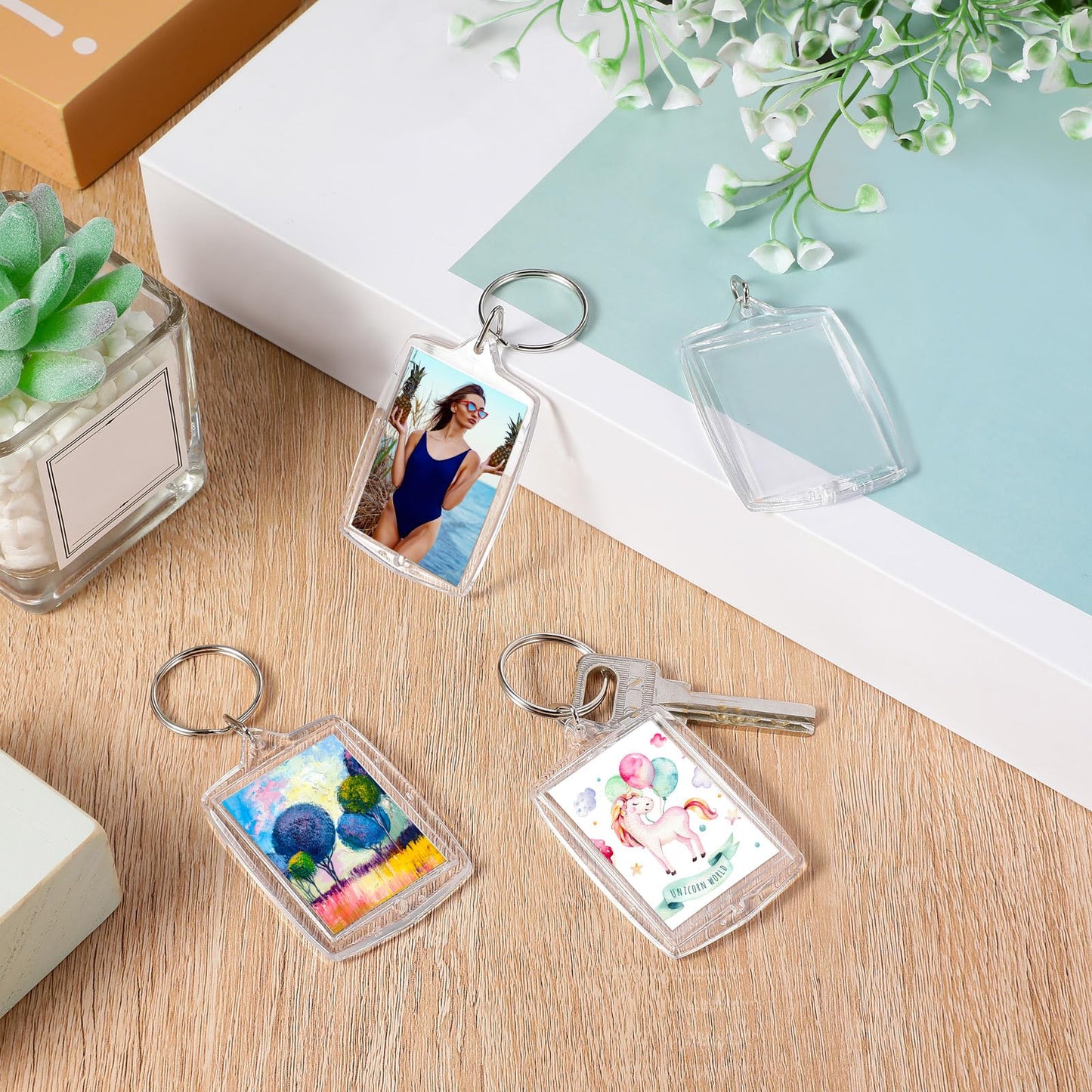 MTLEE 150 Pcs Square Photo Insert Keychain Clear Acrylic Picture Keychains Picture Frame Blank Photo Insert Keyring