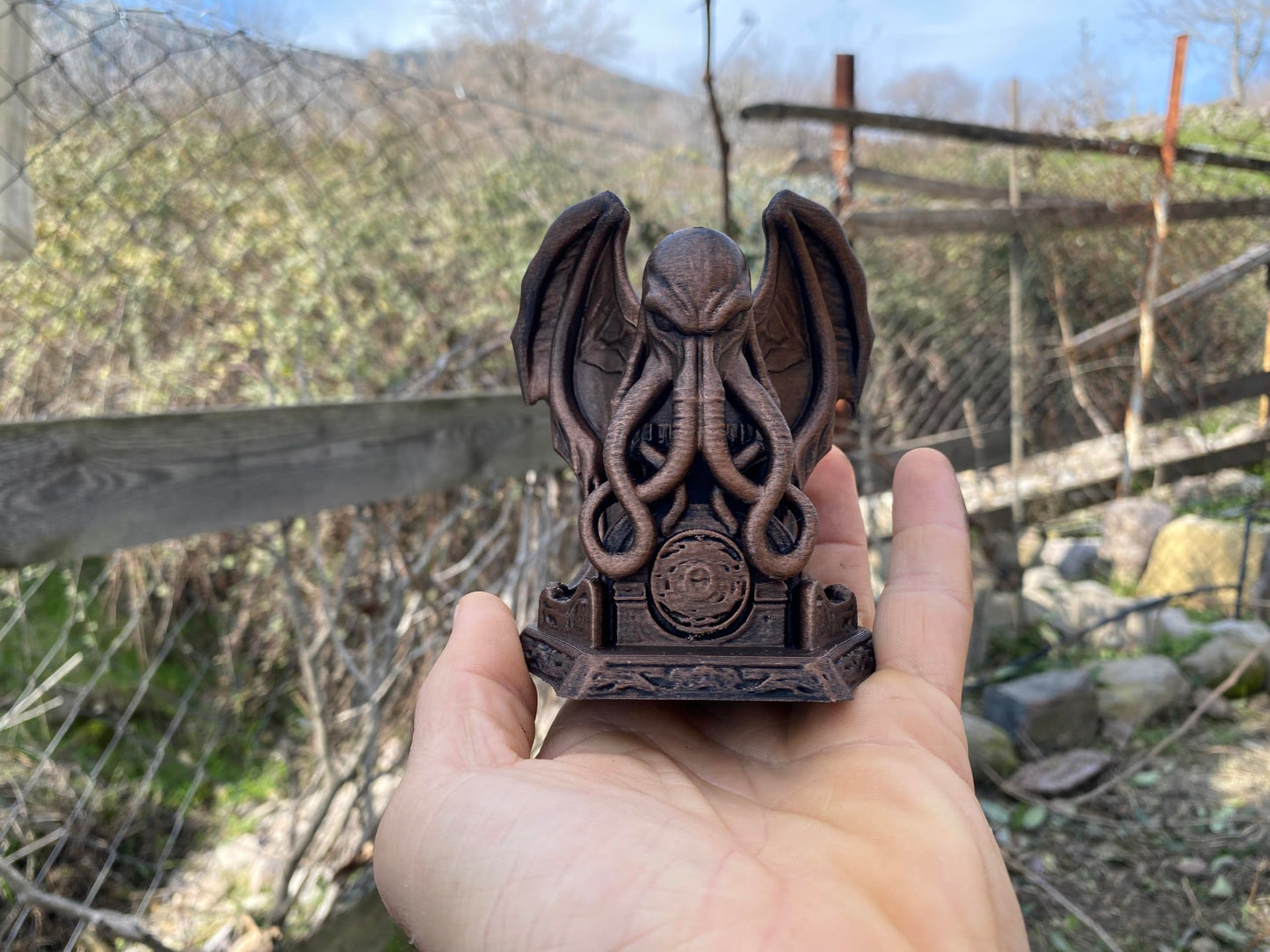 Cthulhu Eldritch Horror Figurine - Hand-Painted Lovecraftian Mythos Statue – Unique Gothic Home & Office Decor – Tabletop RPG & Fantasy Collector’s Gift