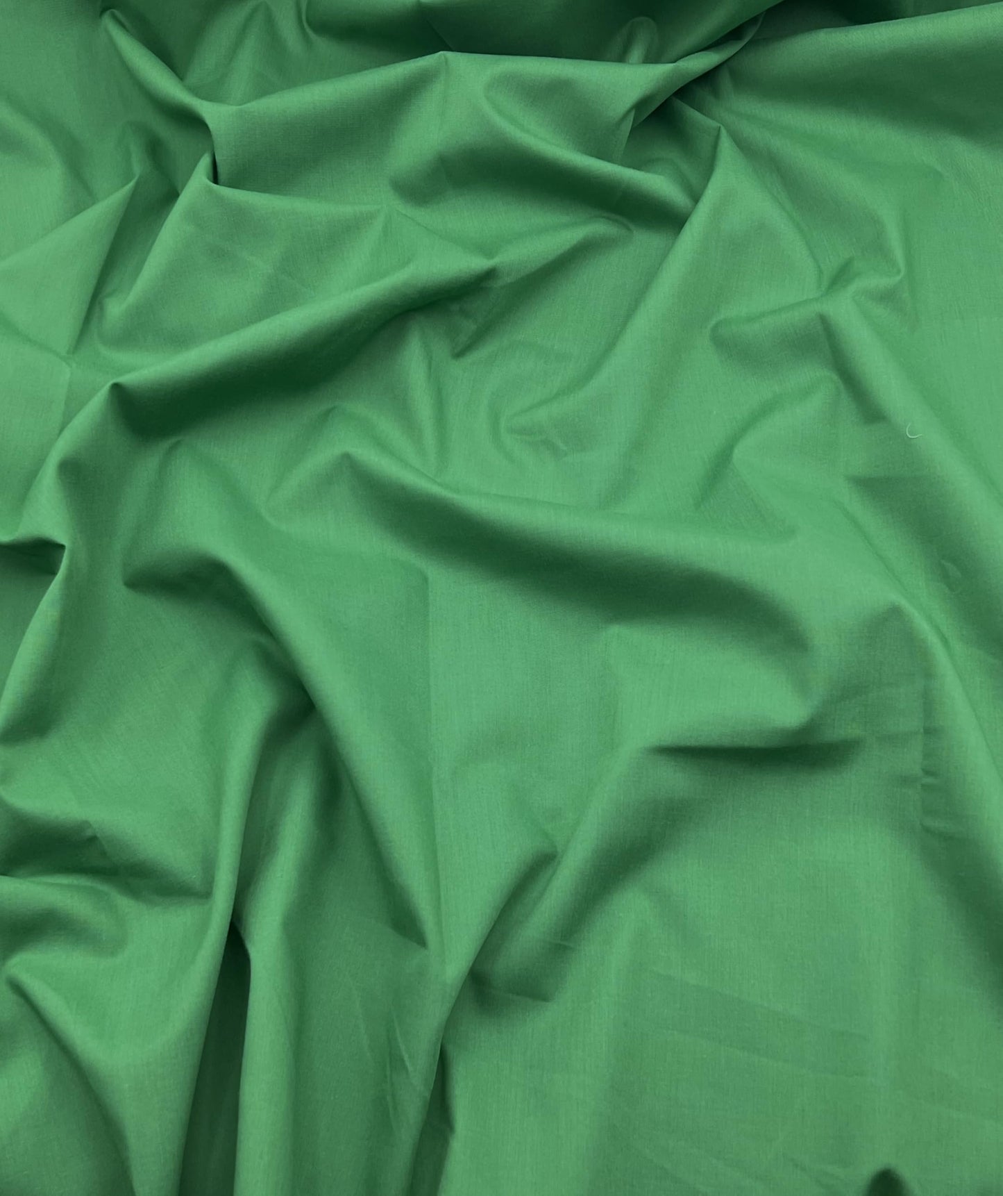 EOVEA - Cotton Polyester Fabric by The Yard – 60" Wide Broadcloth Fabric, Soft, Lightweight & Breathable Material for Lining, Curtains, Bedding, Skirts, Sewing Projects (Kelly Green,2 Yard)