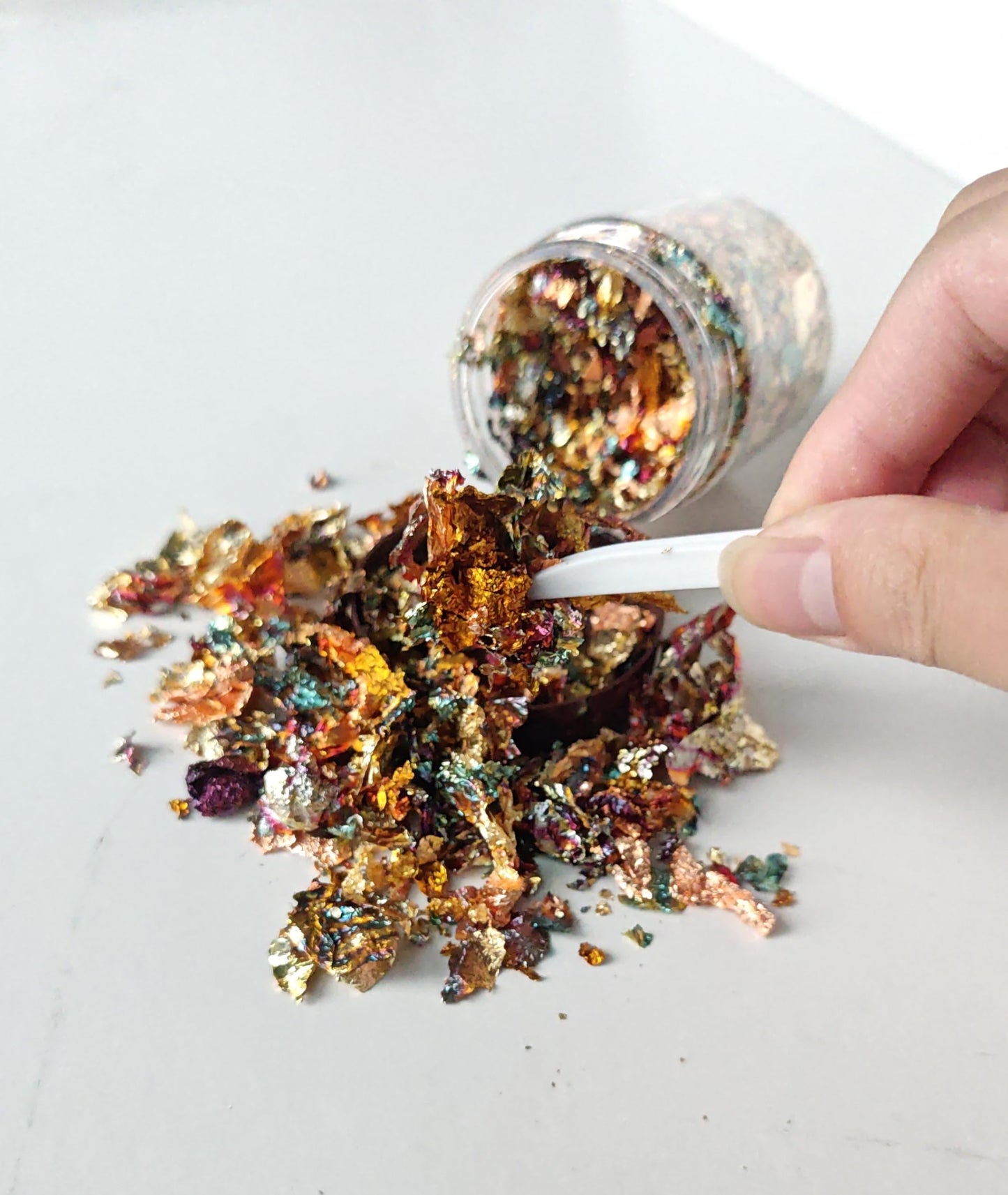 BLWAFY Gilding Flakes Leaf Flakes Gilding Variegated Gold Foils for Art Supplies,Resin,Nails,Painting,Crafts(Multicolor)