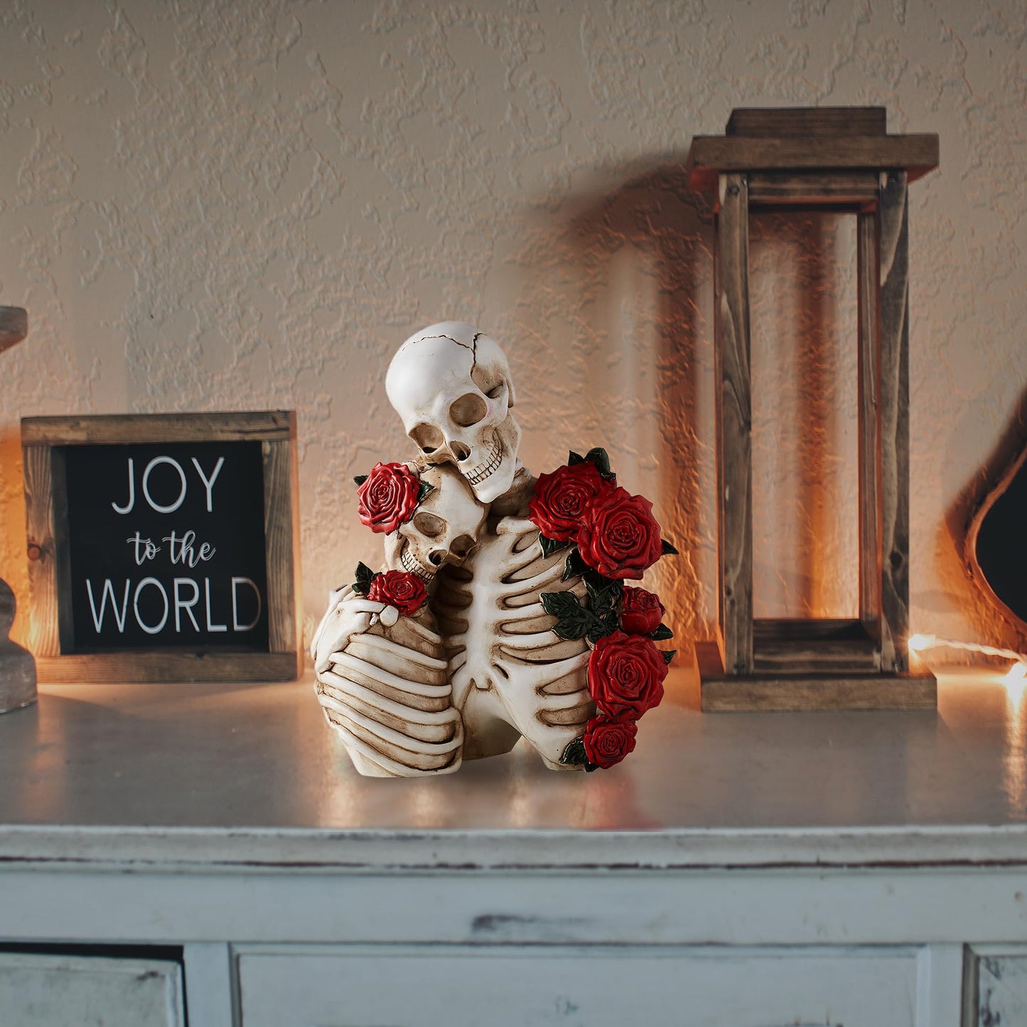 BANOMII Gothic Skeleton Couple Figurine Statues for Home Decor, Goth Wedding for Him and Her, Spooky Skull Sculpture Bedroom Decor for Couples, Oddities Halloween Decorations