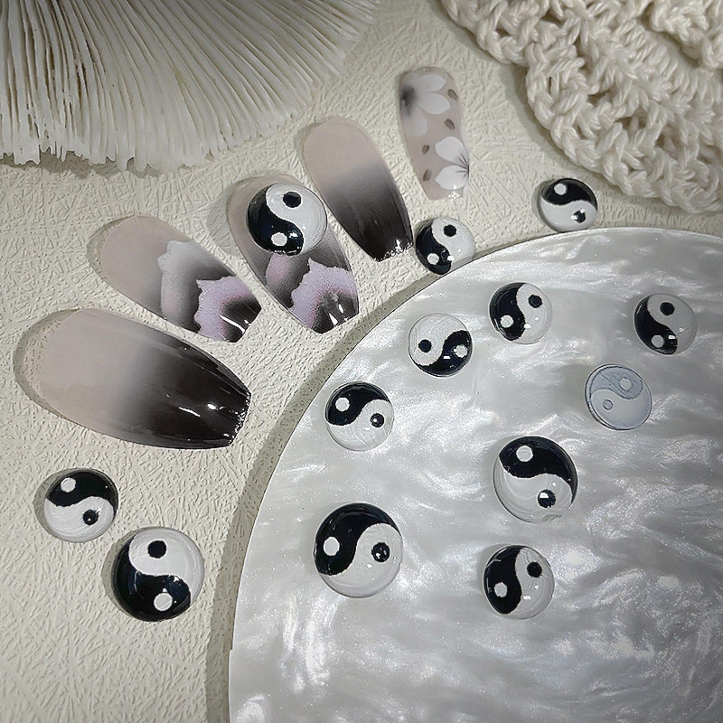 40 PCS 3D Yin Yang Tai Chi Nail Charms - Gossip Black and White Round Gossip Accessories 3D Nail Art Decoration