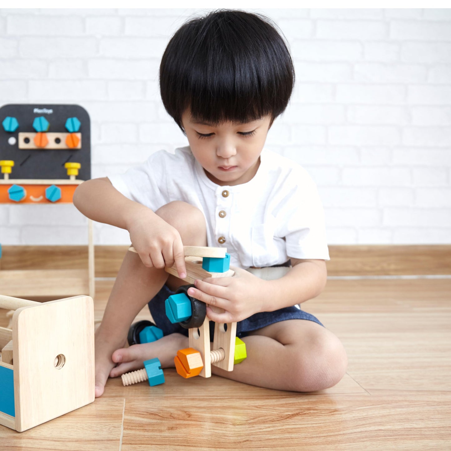 PlanToys® Construction Set Wooden Montessori Building and Engineering Toy | Fine Motor, Creativity and Early STEM Skill Development | Eco Friendly Educational Open Ended Play Kit