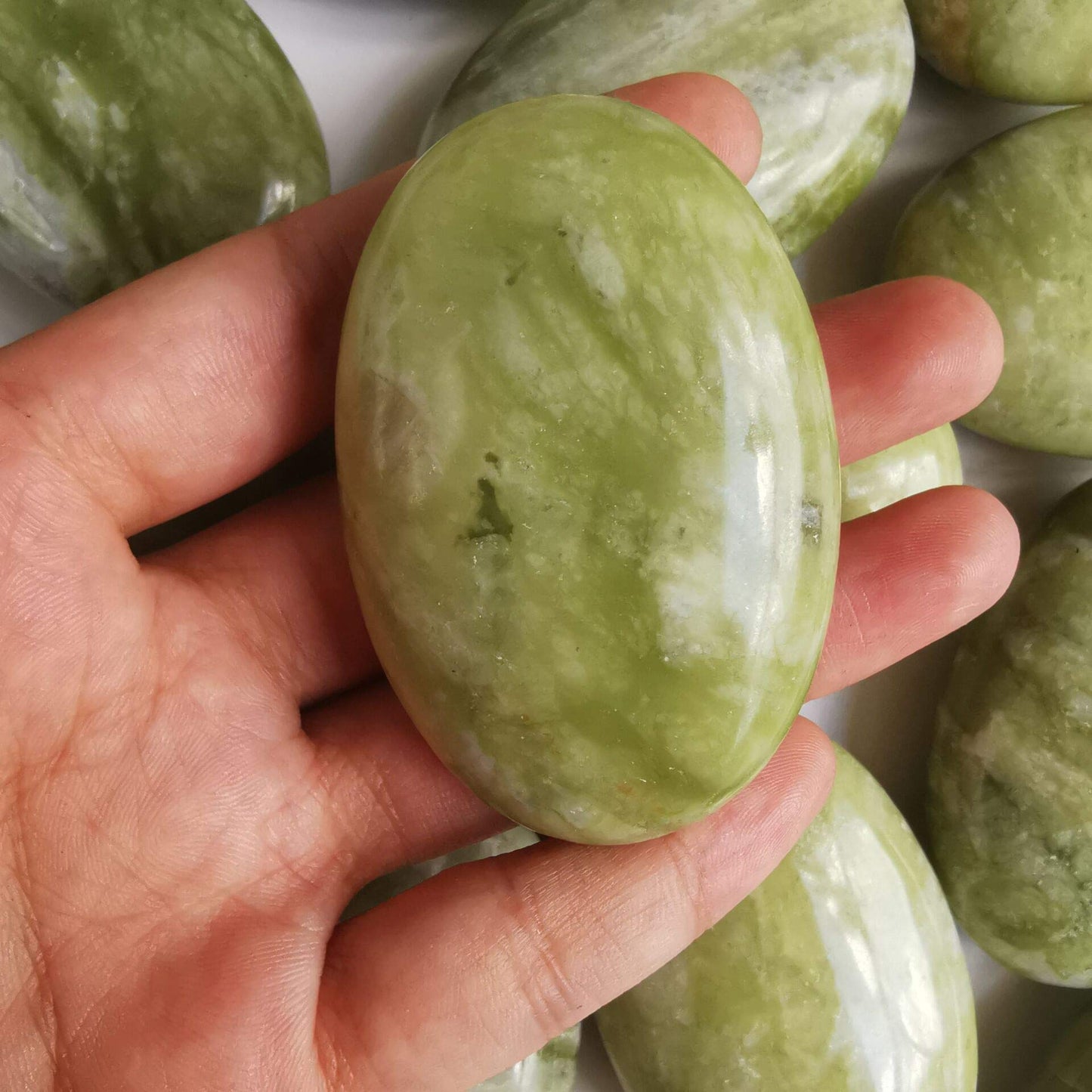 Loveliome Natural Green Jade Oval Polished Worry Stones, Healing Crystal Indoor Fountain Stones Massage Energy Anxiety Relief Items