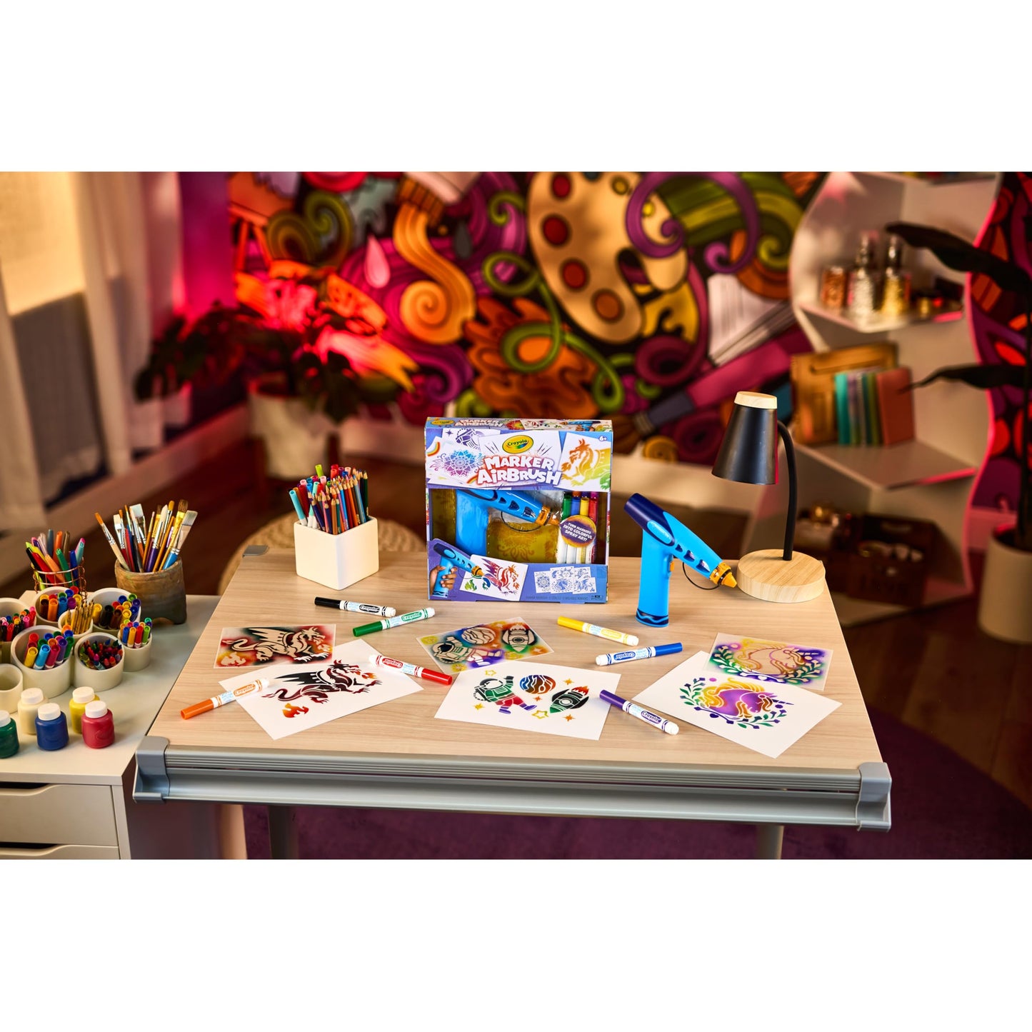Crayola Marker Airbrush Spray Art Kit, Battery-Powered Sprayer with 8 Washable Markers & 5 Stencils, DIY Craft Set, Ages 6+
