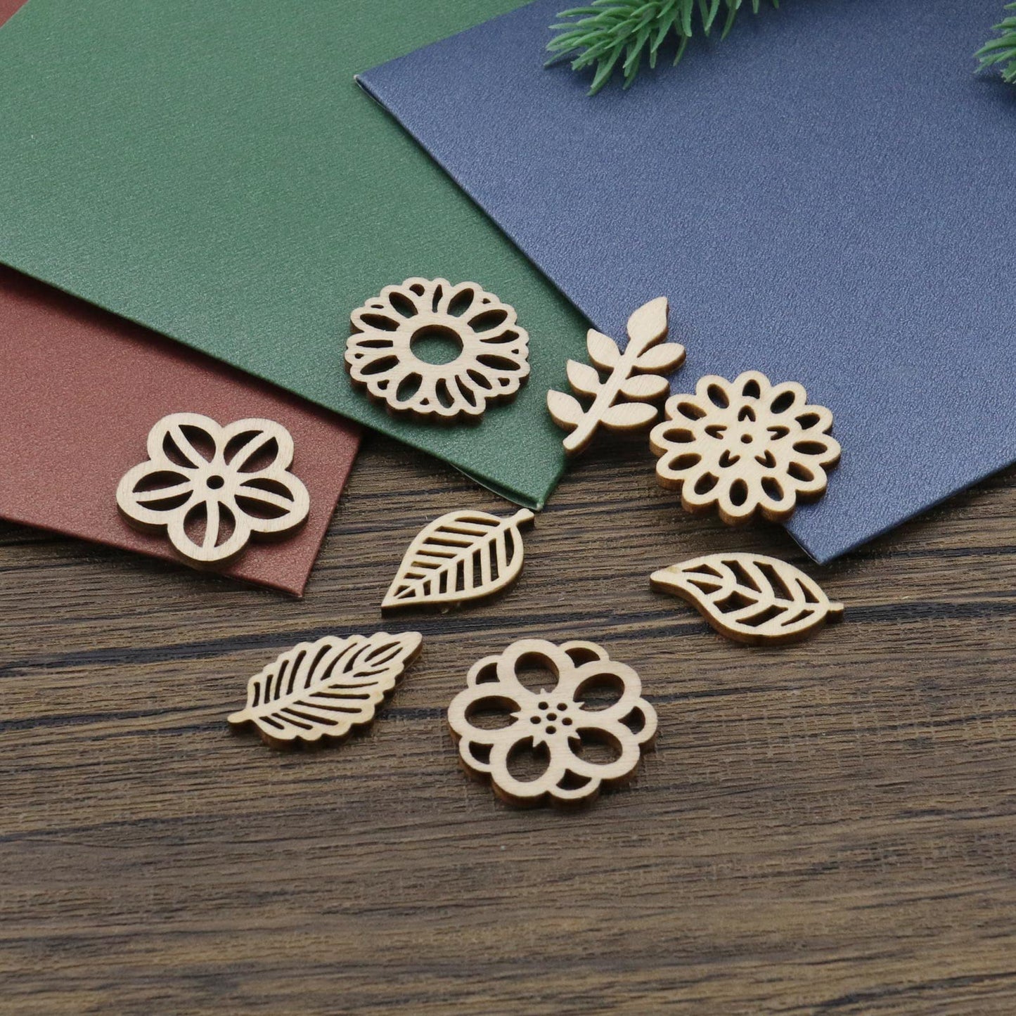 Micro Traders 100PCS Flower & Leaf Shapes Wooden Slices Wooden Embellishments Decorative Wood Chips Ornaments for DIY Scrapbooking Card Making Crafts