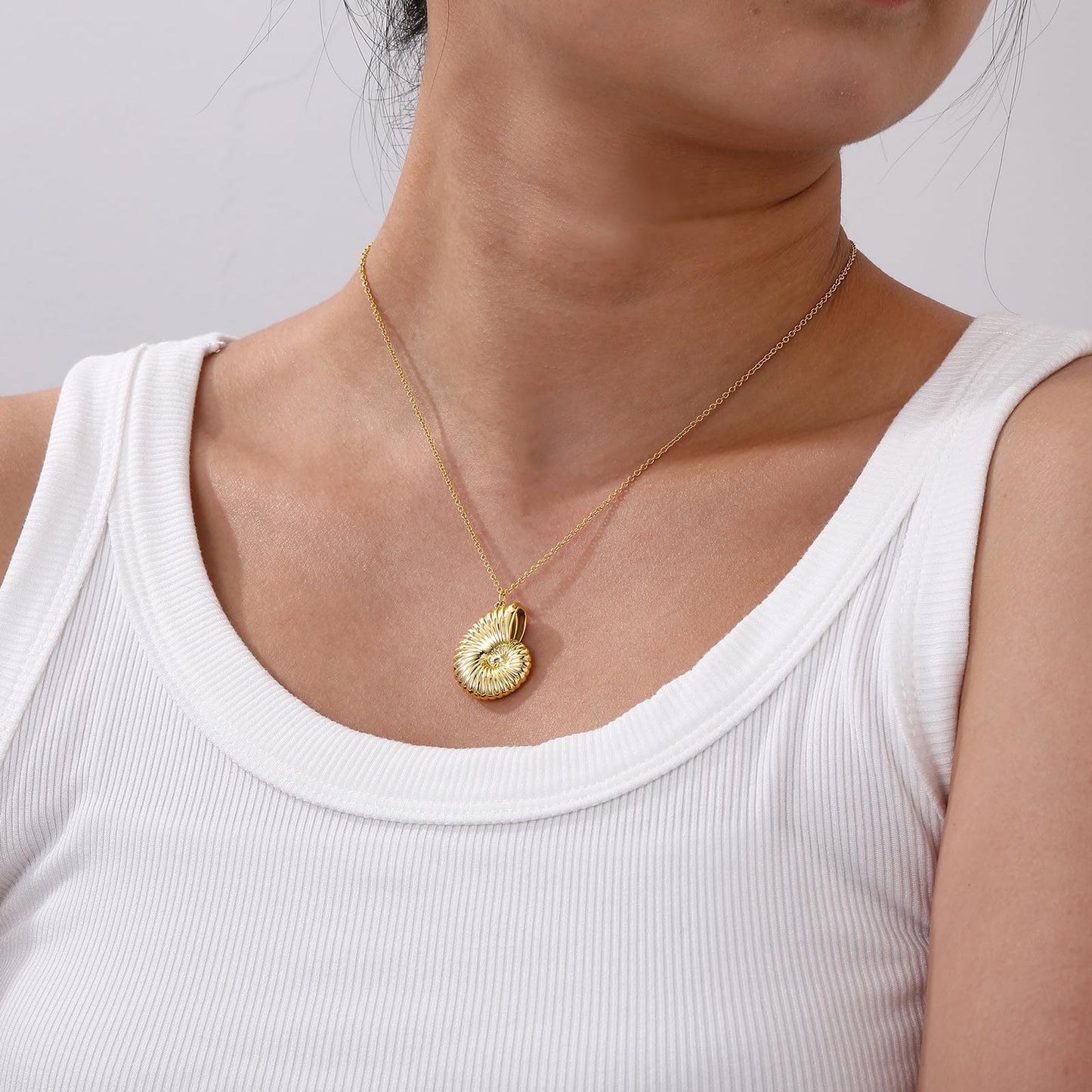 Lydow Shell Seashell Conch Necklace for Women, Cosplay Costume Sea Snail Witch Beach Summer Pendant Halloween Jewelry Gifts Beachy