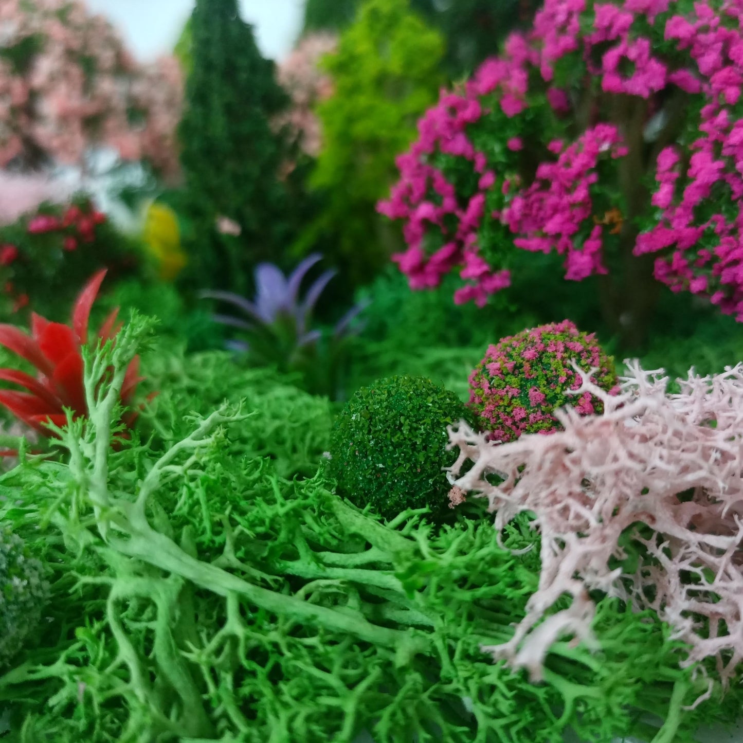QuarenDen Mixed Model Trees, Model Train Scenery, 37Pcs, Miniature Trees with Moss for Building Model, Natural Green Landscape, Railroad Scenery