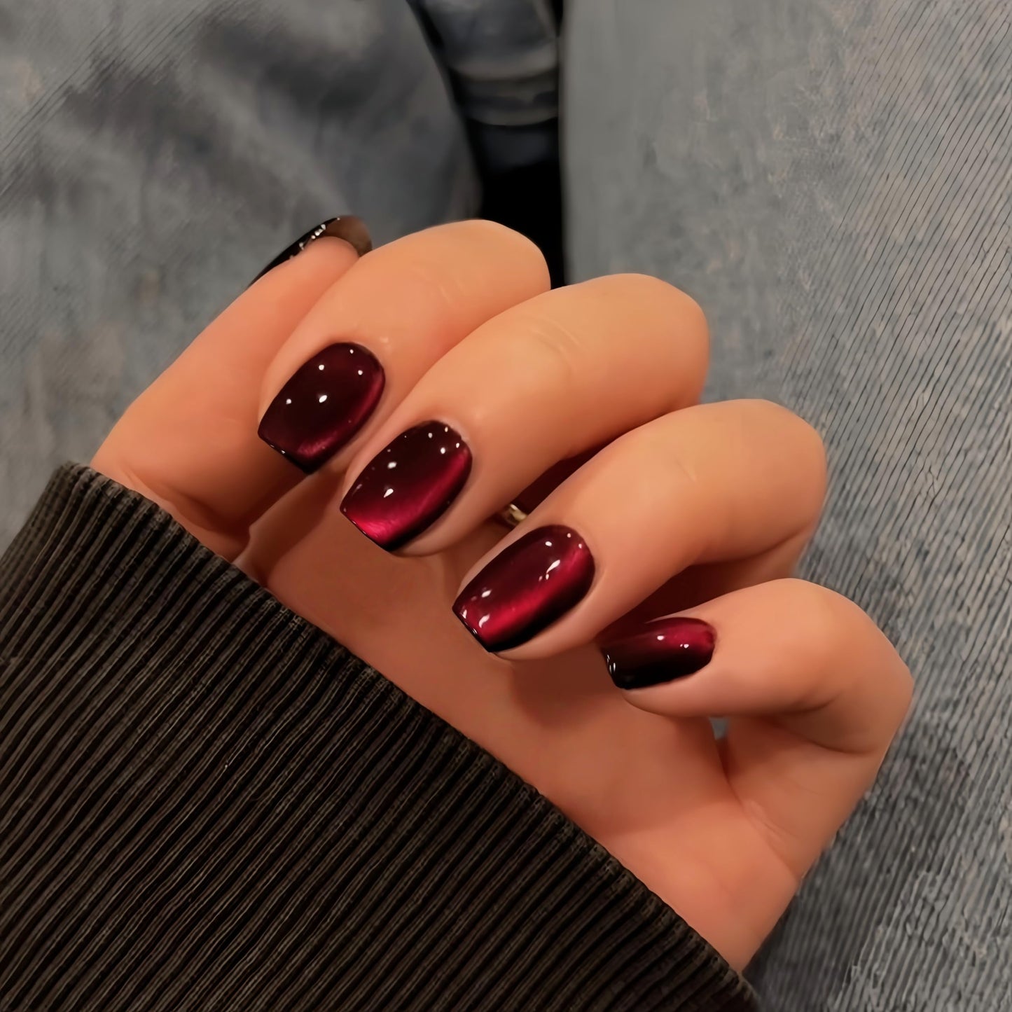 KQueenest Cat Eye Dark Red Press on Nails Short, 30 Pcs Press on Nails Square, Sparkly Chrome Black Fake Nails Press on Short, Reusable Soft Gel Glue on Nails for Women Birthday Party Manicure Gift