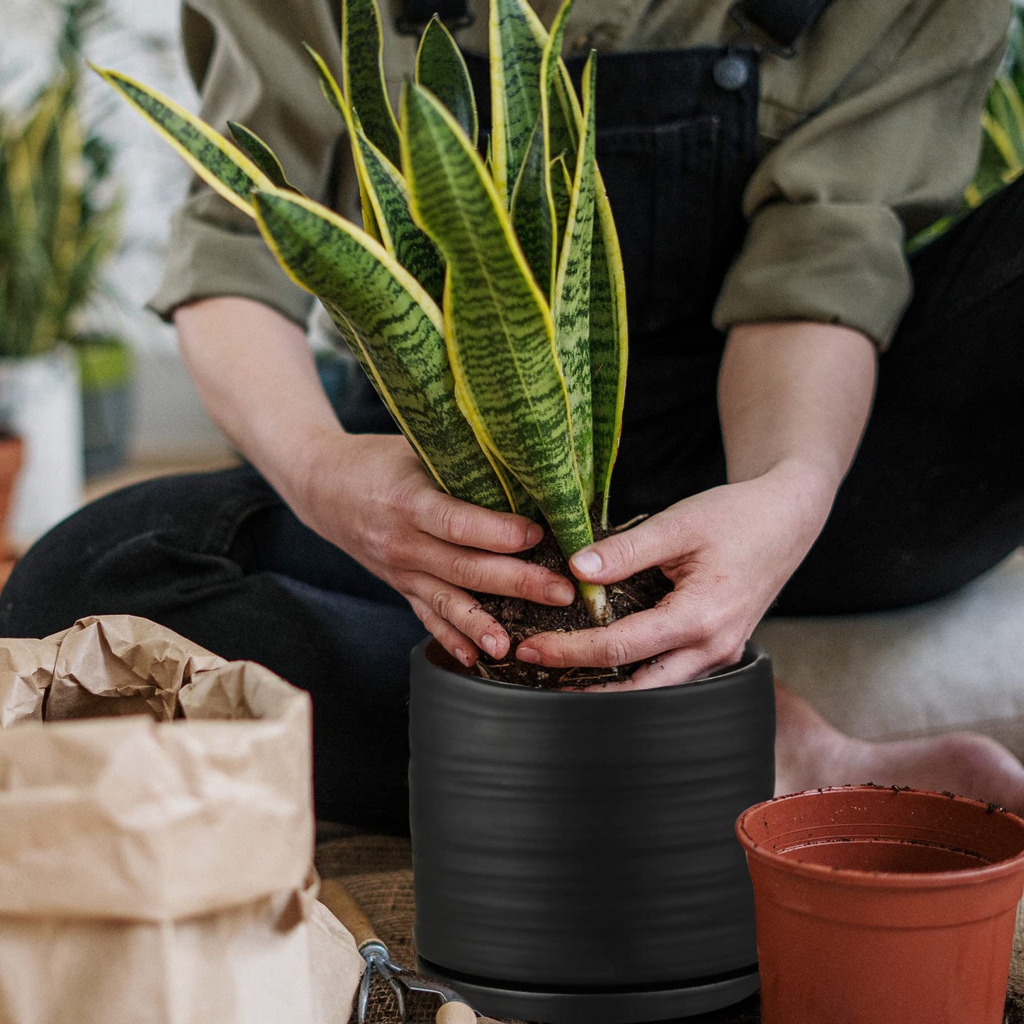 HERDUK 6 Inch Plant Pots, Ceramic Planter Pot with Drainage Hole & Saucer, Indoor/Outdoor Cylinder Round Planter Pot, Matte Black