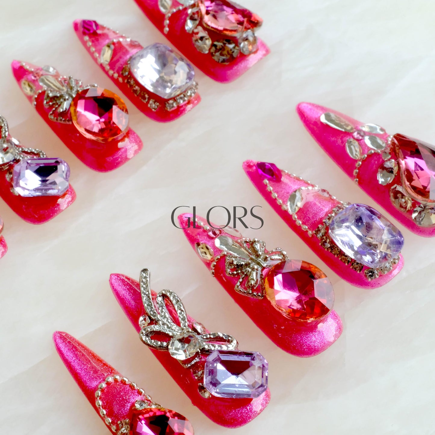 [GLORS] Luxury Press-On Nails, Pink Glitter False Nails with Rhinestones and Pearl Chain in Long Stiletto, 10 Pieces (S, LS)