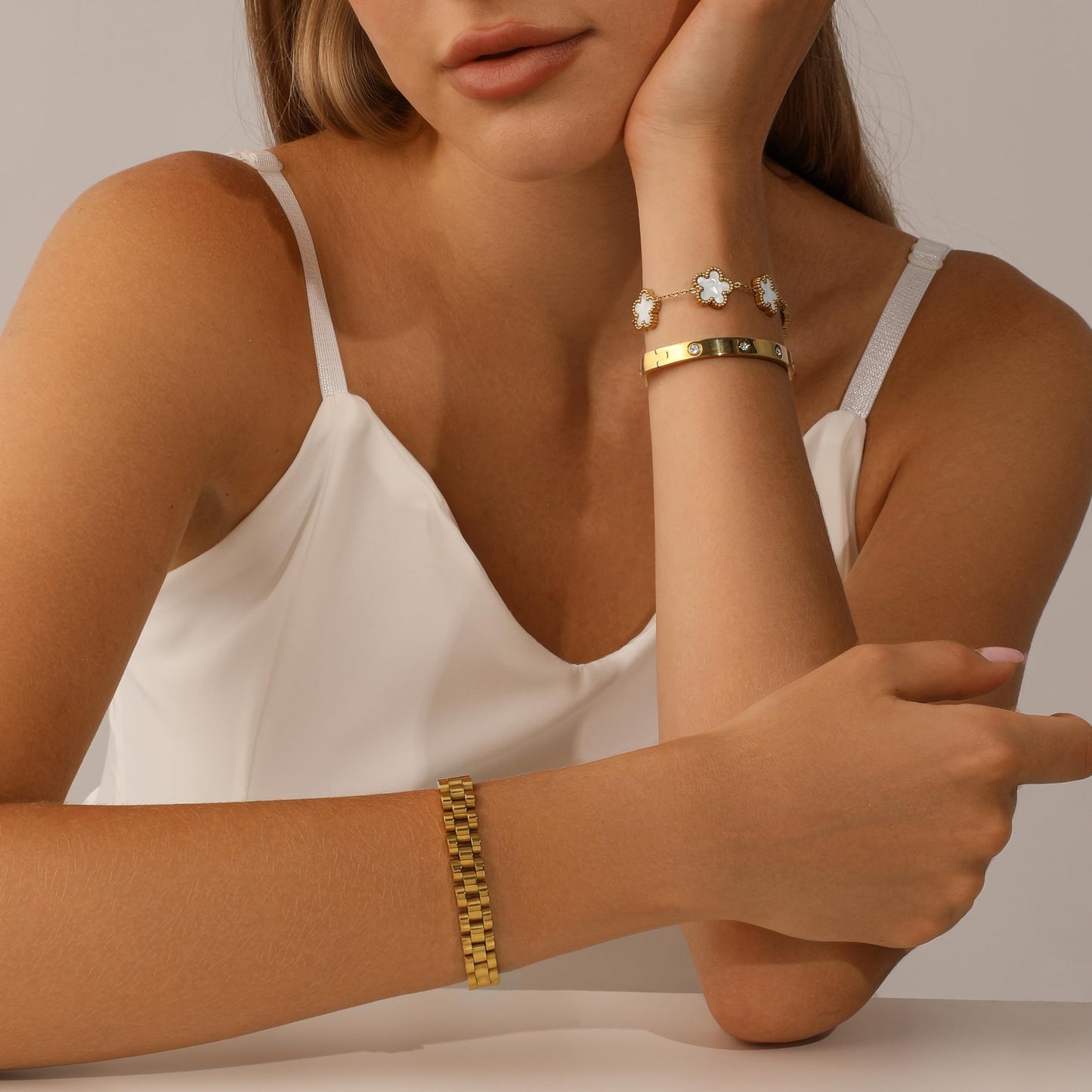YOQ Stackable Four Leaf Clover Bracelets for Women, 18K Gold Plated Love Bangle Bracelets Set, 3 Pcs Charm Jewelry Gifts (White)