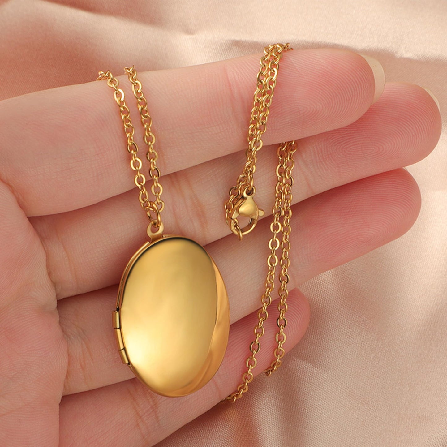 PHOCKSIN Glossy Gold Lockets Personalized Oval Locket Necklace Custom Photo Locket Necklace for Women Picture Locket Necklaces withe Text Engraved Customized Gifts for Birthday
