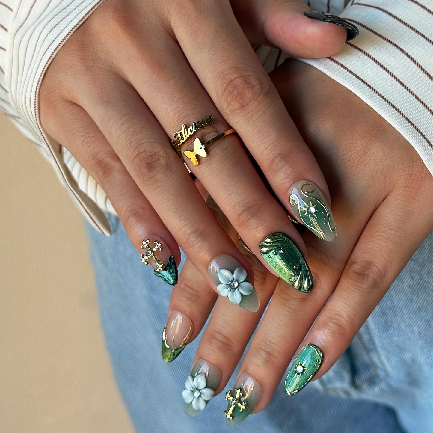 Green Leaf Fake Nails Press on Set, 10PCS with Floral Accents & Crystal Decorations, Includes Glue Tools Storage Box, Artistic Manicure Set for Special Events (green, S)